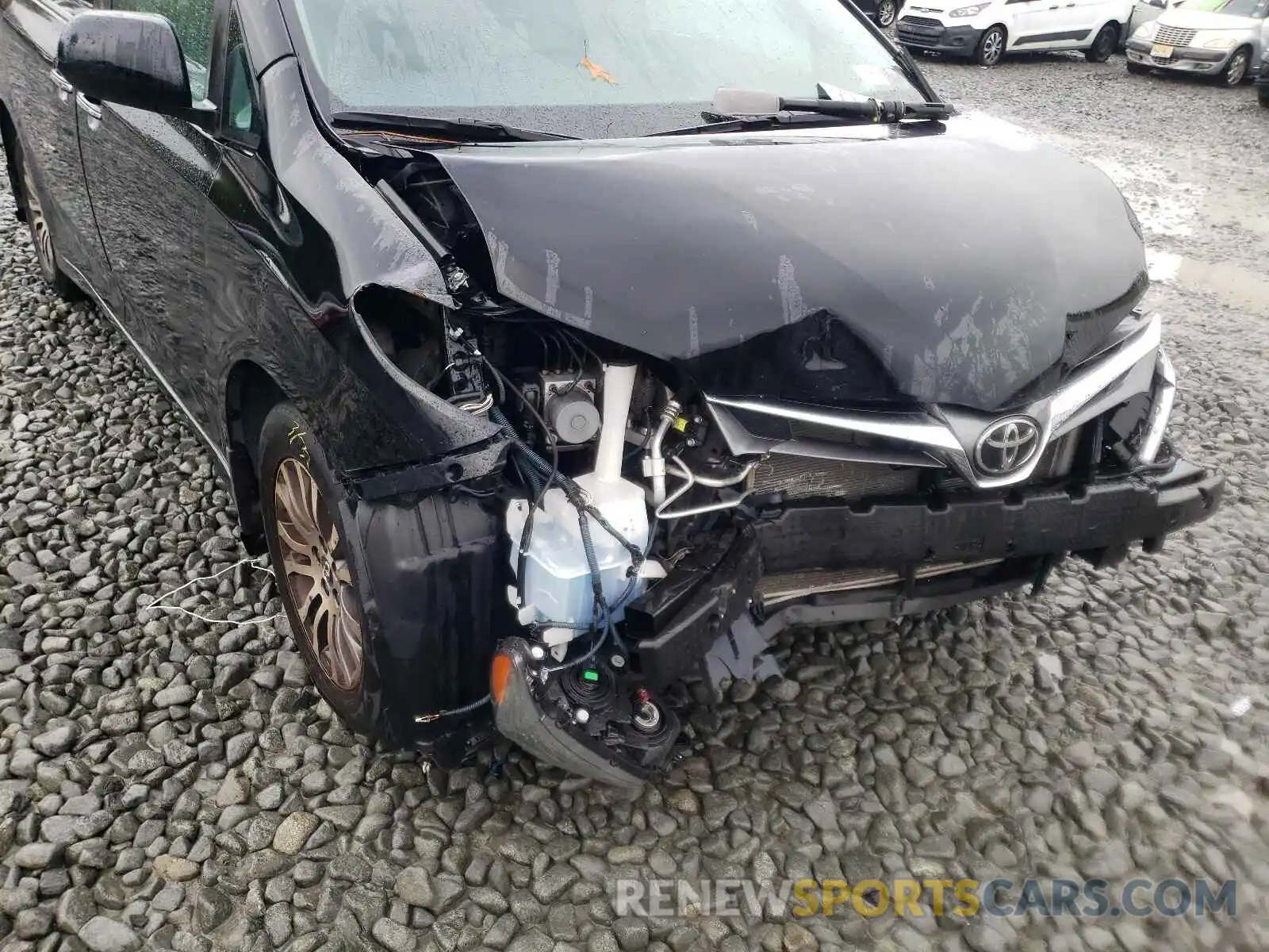 9 Photograph of a damaged car 5TDYZ3DC7KS976937 TOYOTA SIENNA 2019