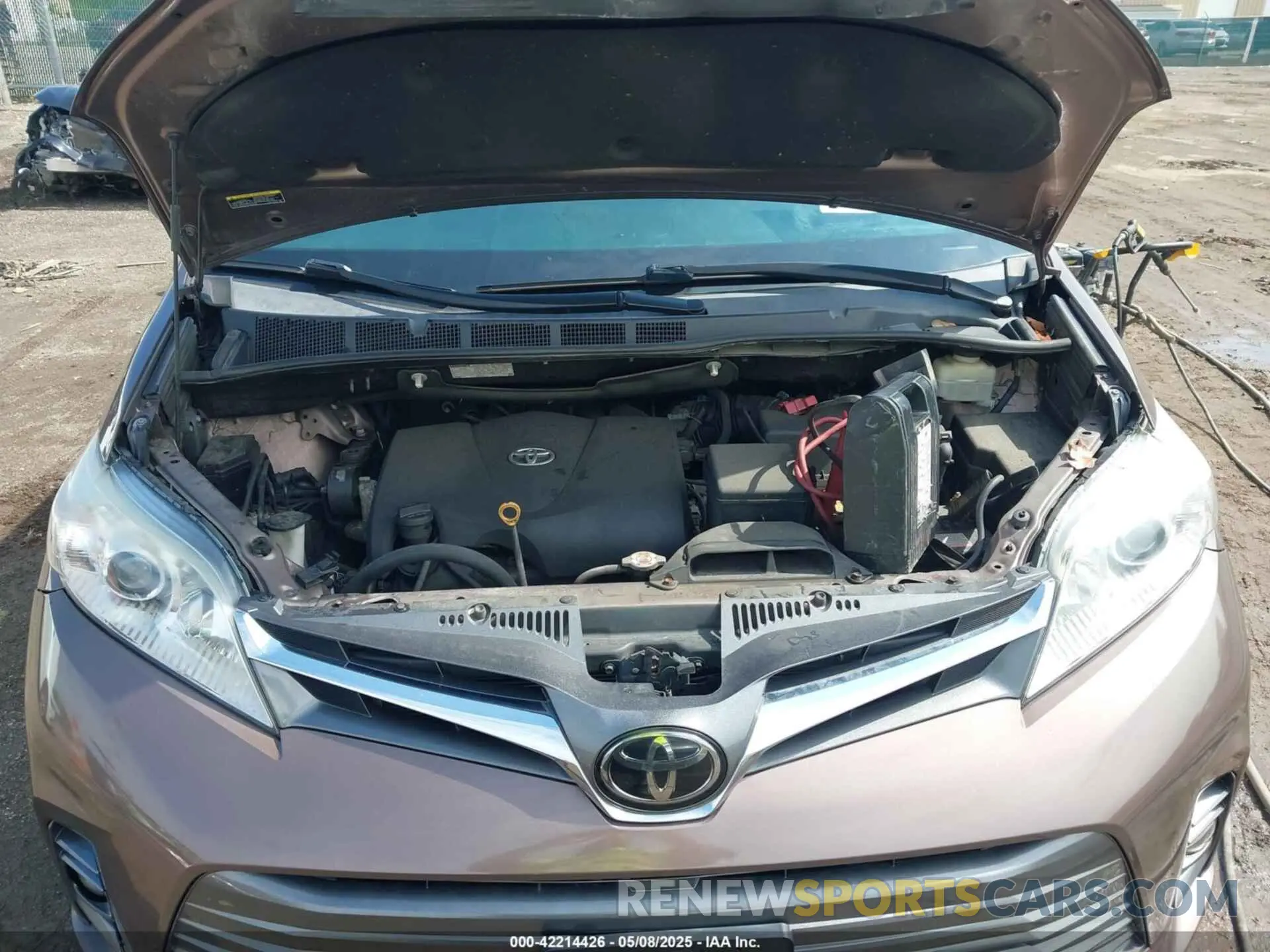 10 Photograph of a damaged car 5TDYZ3DC7KS980857 TOYOTA SIENNA 2019