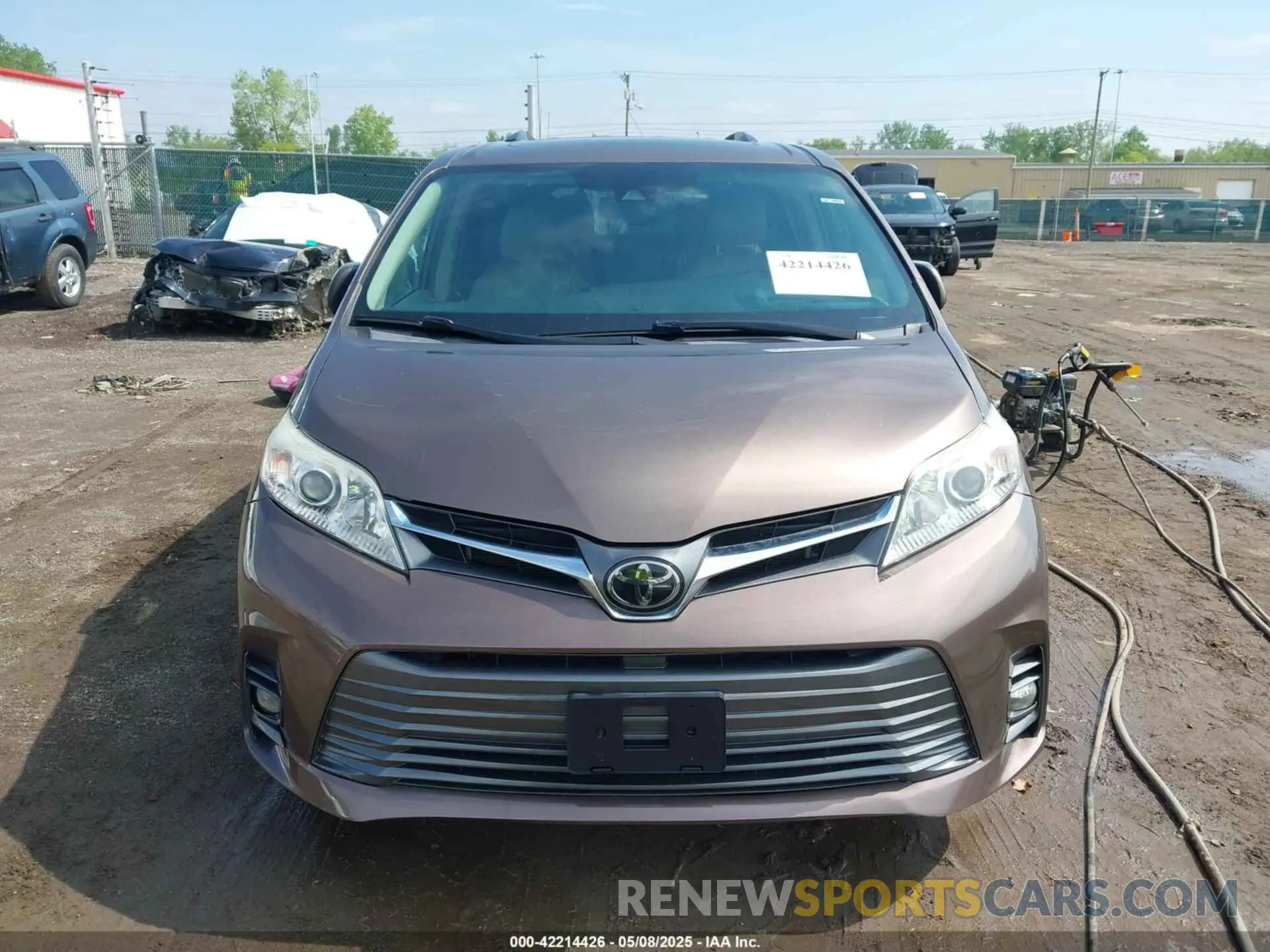 12 Photograph of a damaged car 5TDYZ3DC7KS980857 TOYOTA SIENNA 2019