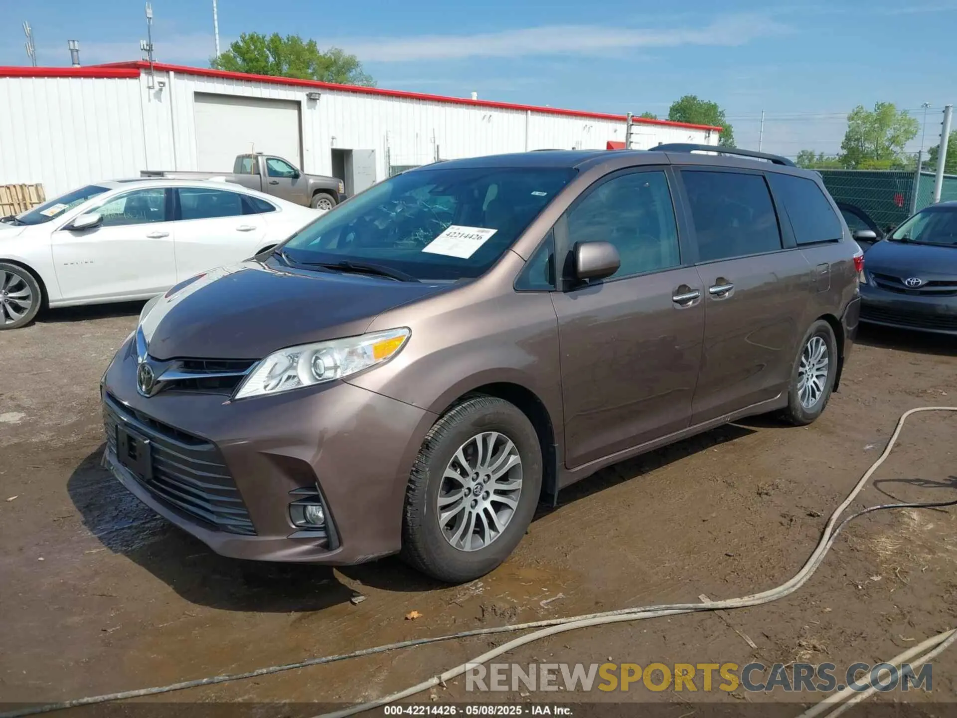 2 Photograph of a damaged car 5TDYZ3DC7KS980857 TOYOTA SIENNA 2019