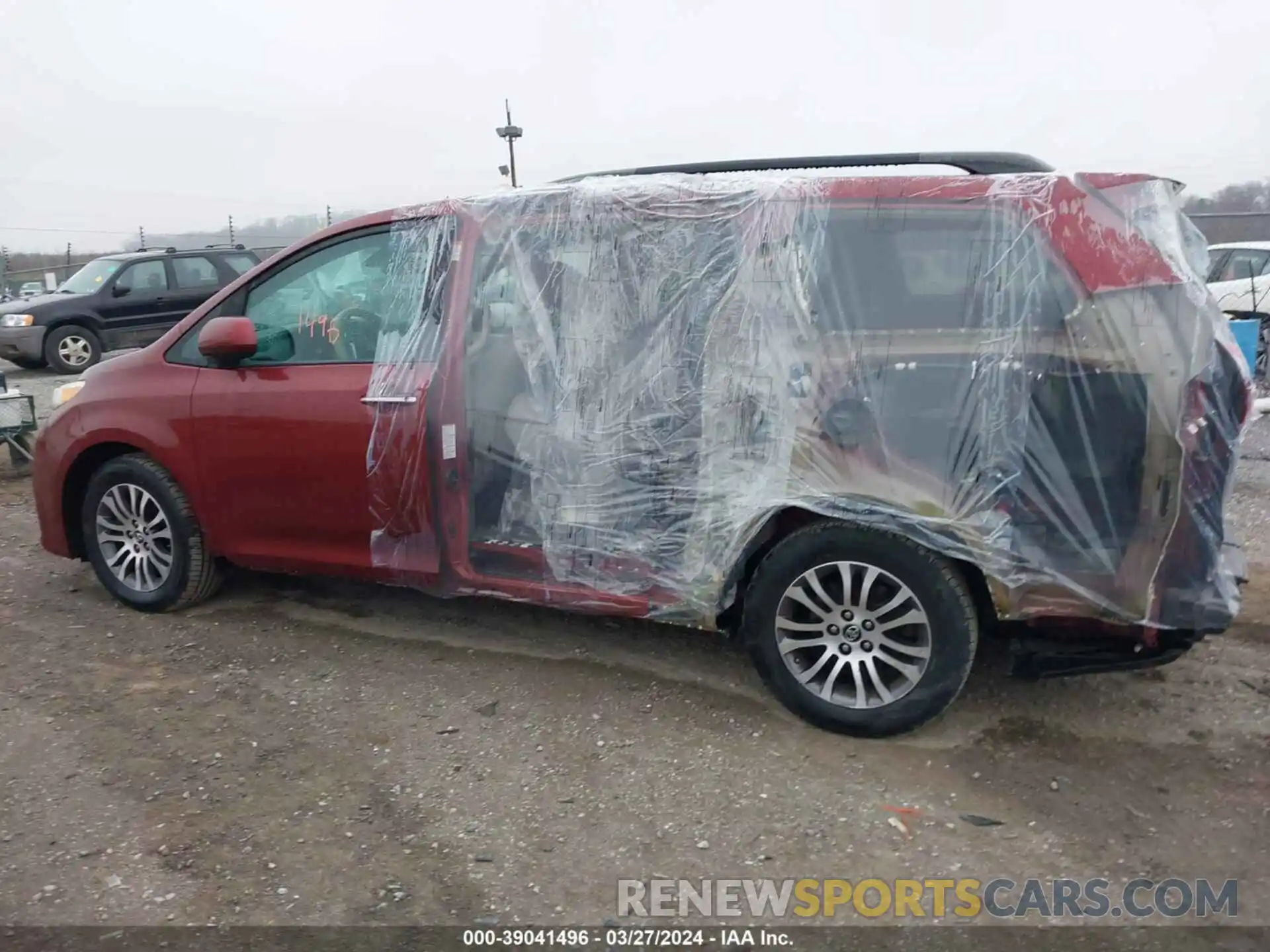 12 Photograph of a damaged car 5TDYZ3DC7KS981877 TOYOTA SIENNA 2019