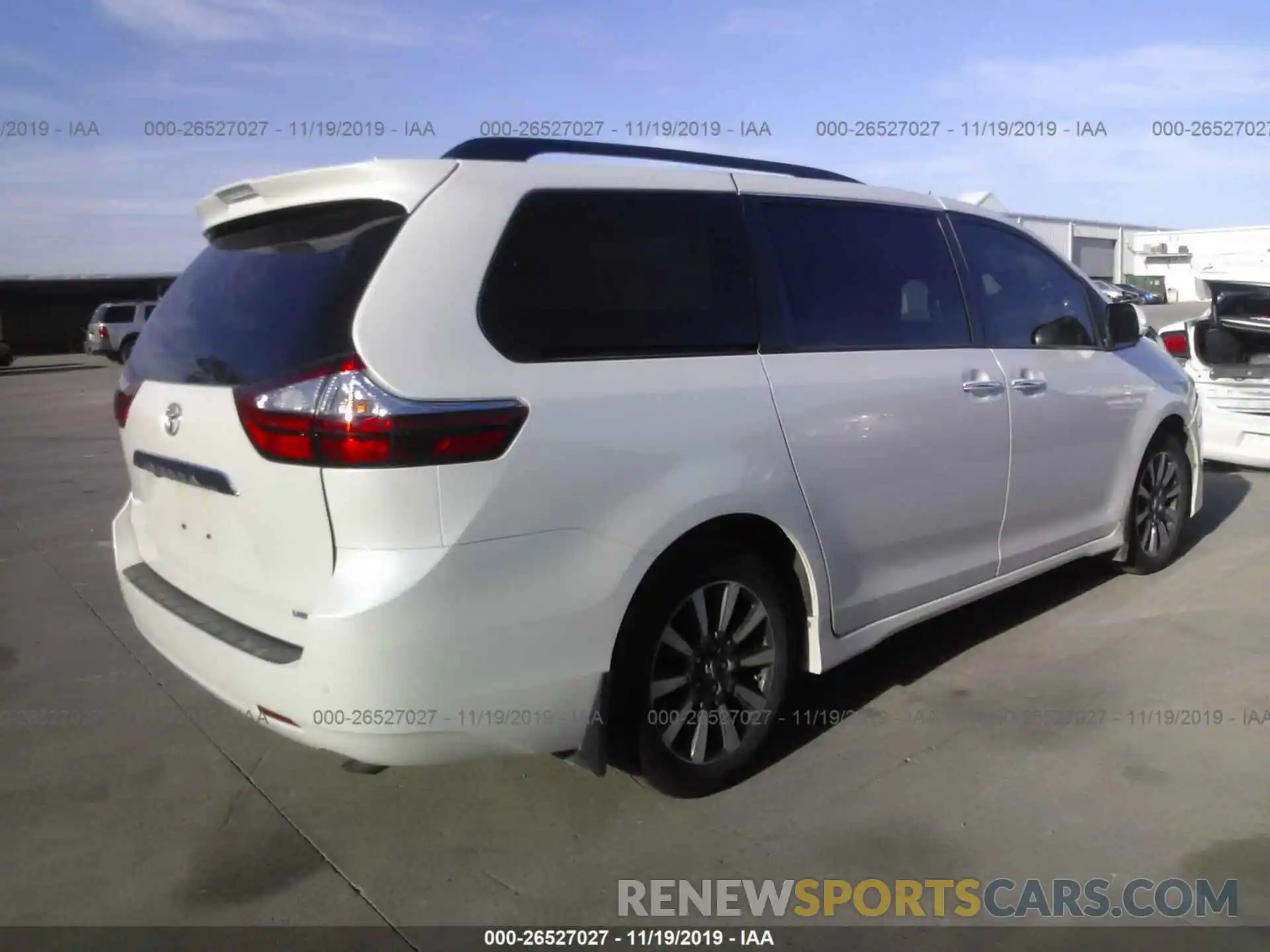 4 Photograph of a damaged car 5TDYZ3DC7KS984200 TOYOTA SIENNA 2019