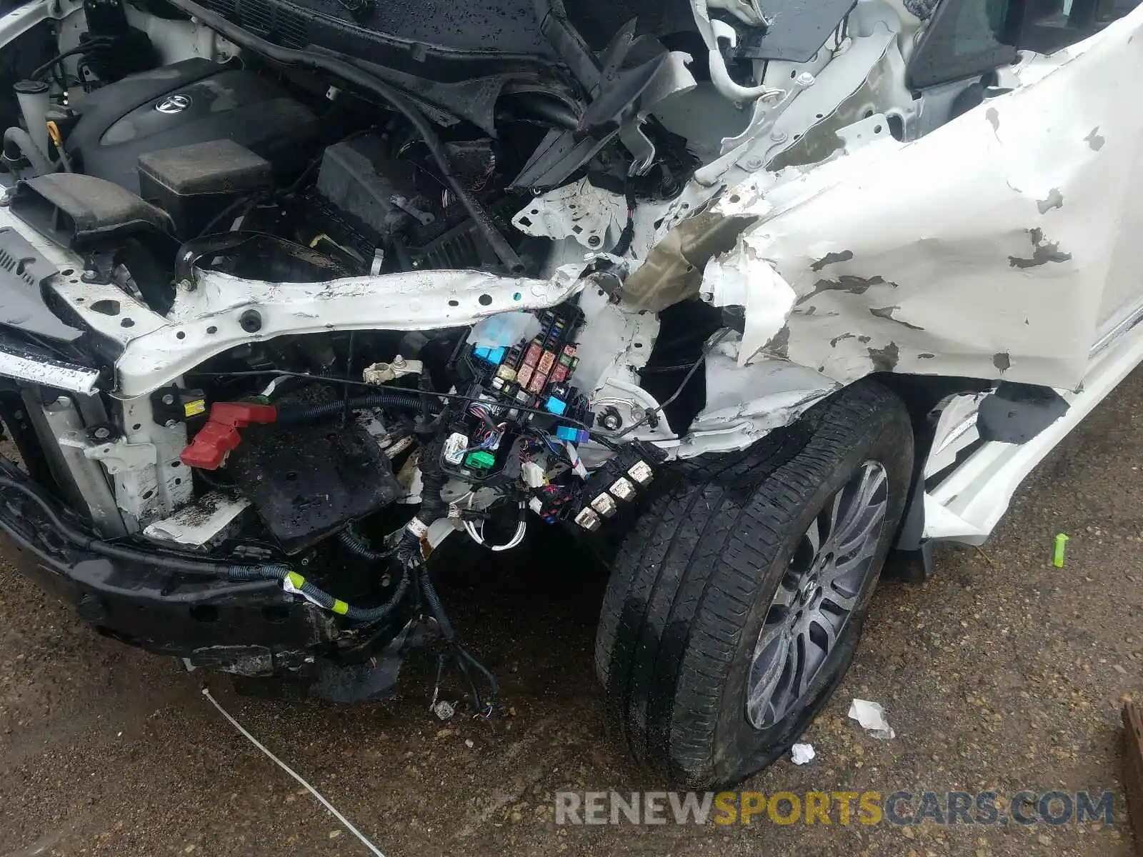 9 Photograph of a damaged car 5TDYZ3DC7KS984634 TOYOTA SIENNA 2019