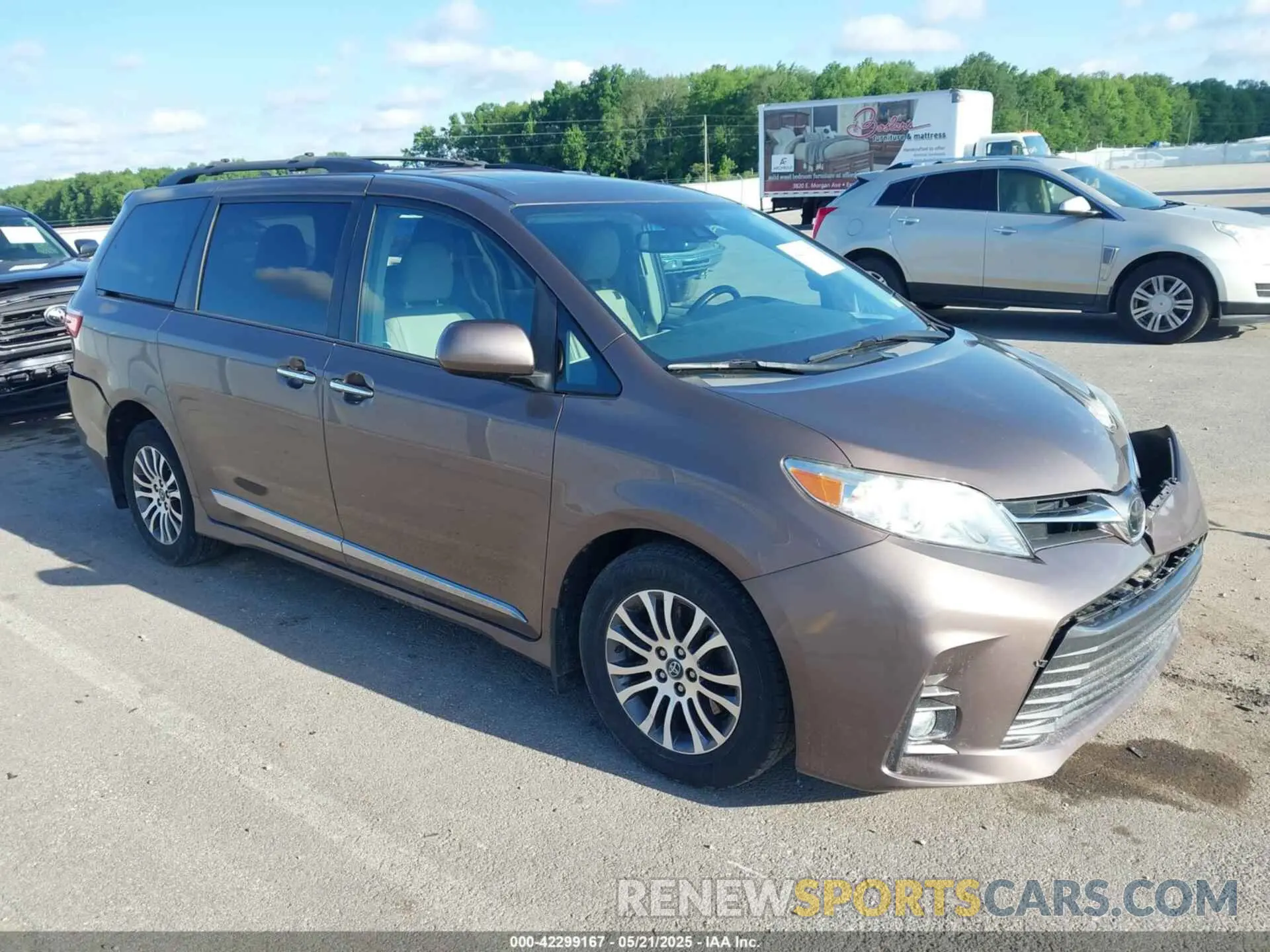 1 Photograph of a damaged car 5TDYZ3DC7KS984973 TOYOTA SIENNA 2019