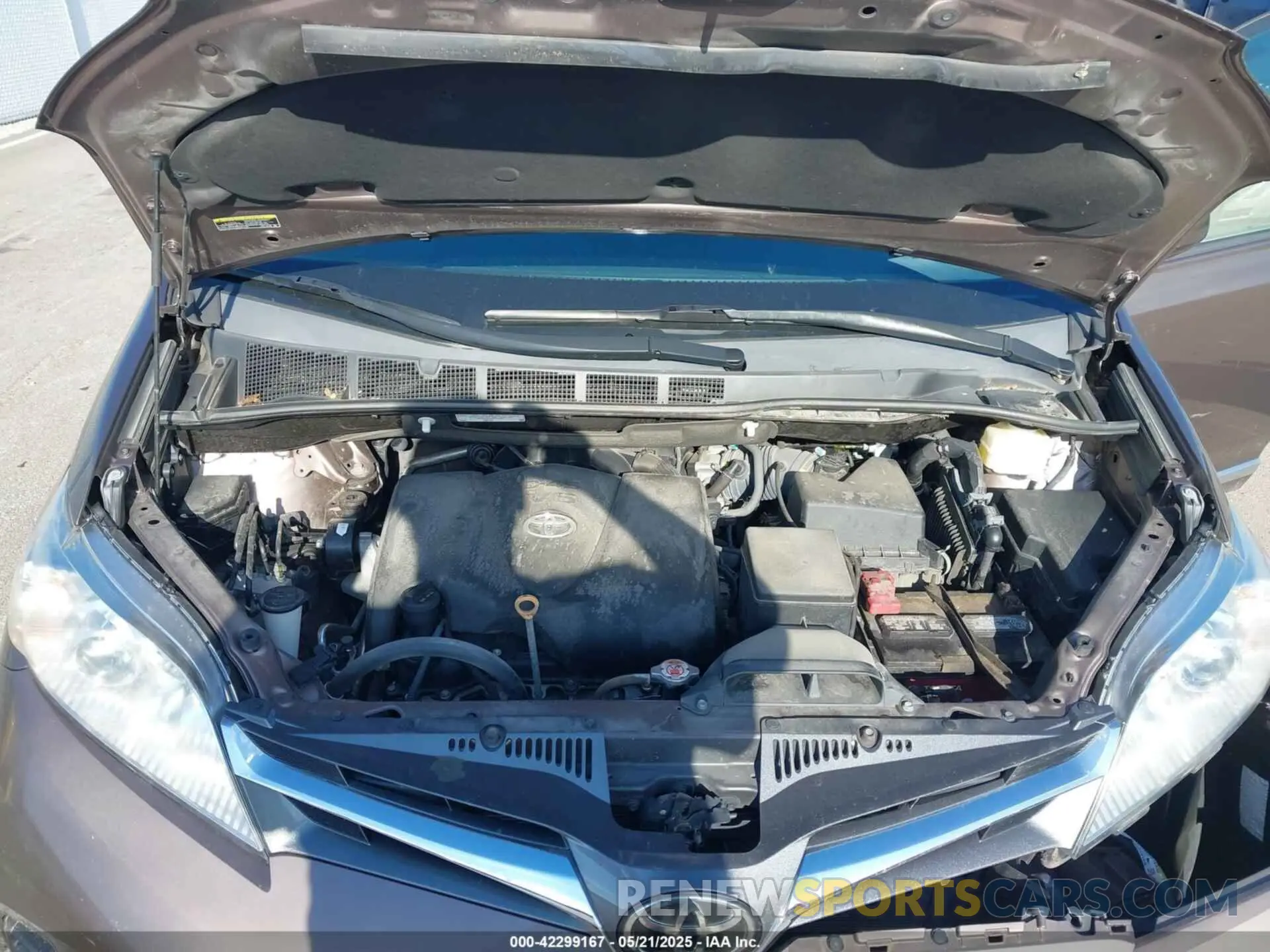 10 Photograph of a damaged car 5TDYZ3DC7KS984973 TOYOTA SIENNA 2019