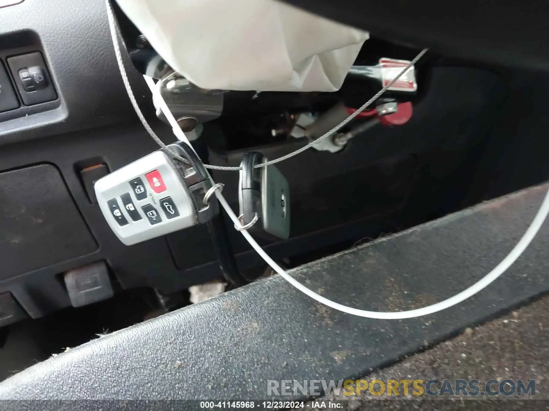 11 Photograph of a damaged car 5TDYZ3DC7KS994001 TOYOTA SIENNA 2019