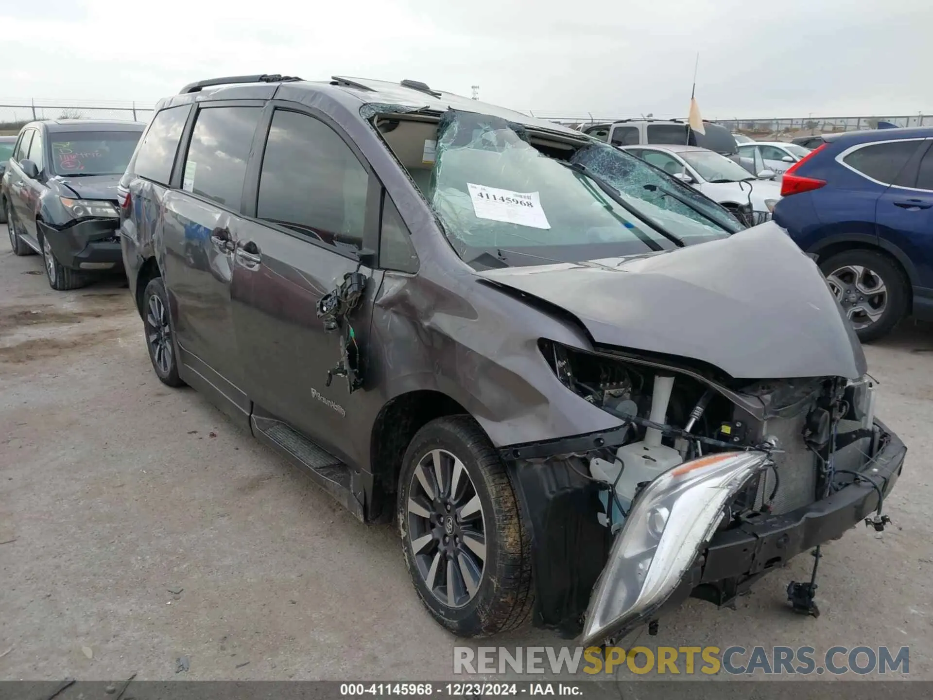 12 Photograph of a damaged car 5TDYZ3DC7KS994001 TOYOTA SIENNA 2019
