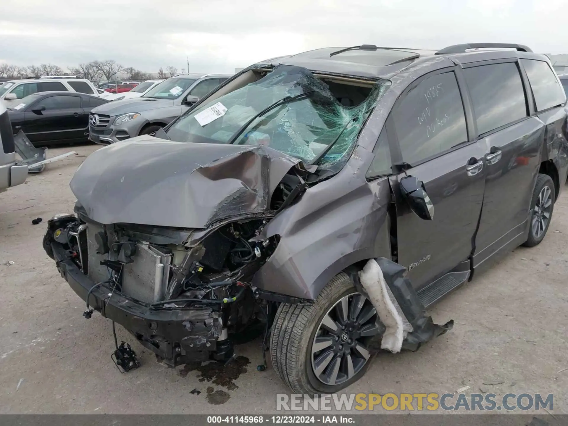 6 Photograph of a damaged car 5TDYZ3DC7KS994001 TOYOTA SIENNA 2019
