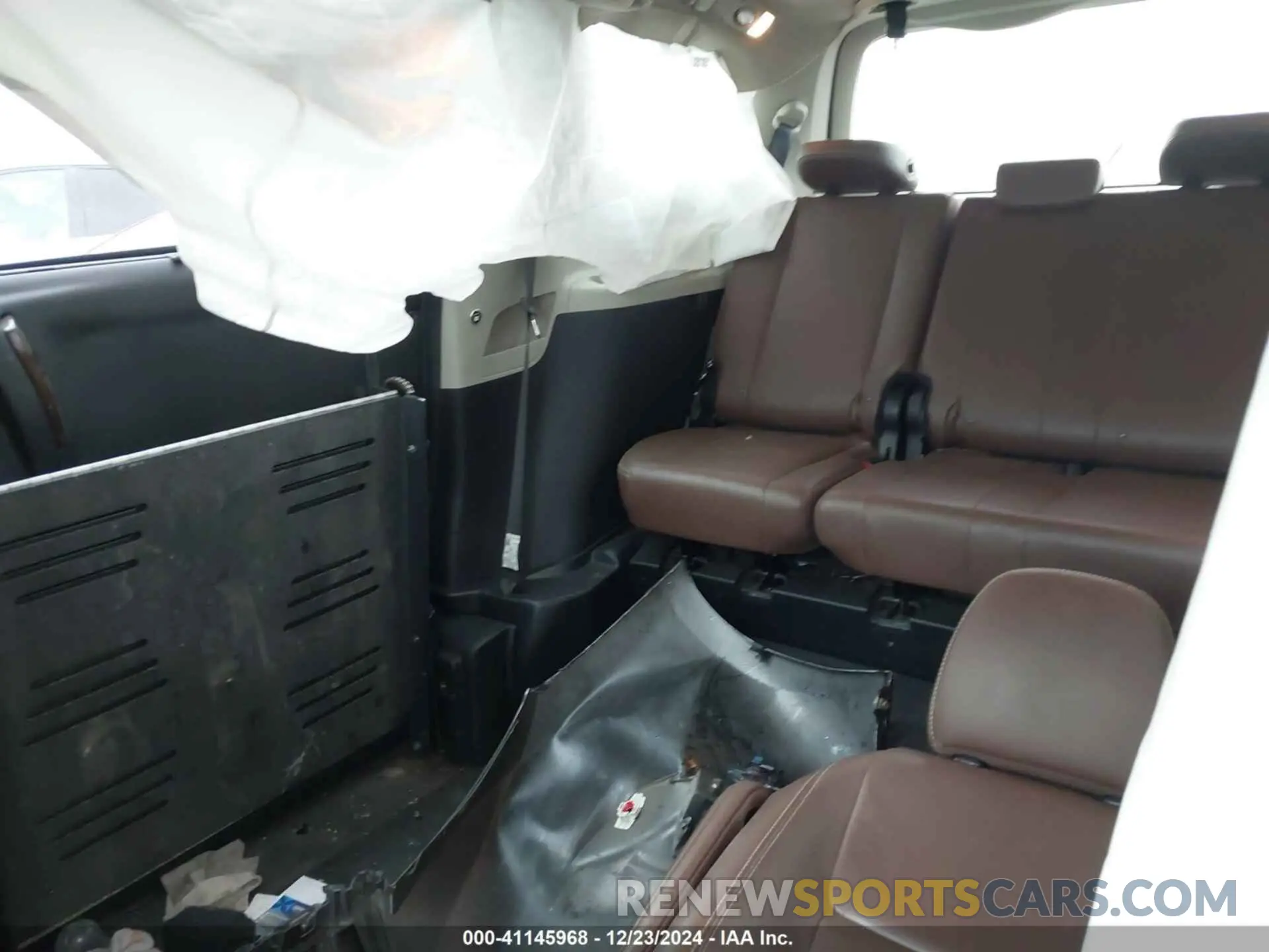 8 Photograph of a damaged car 5TDYZ3DC7KS994001 TOYOTA SIENNA 2019