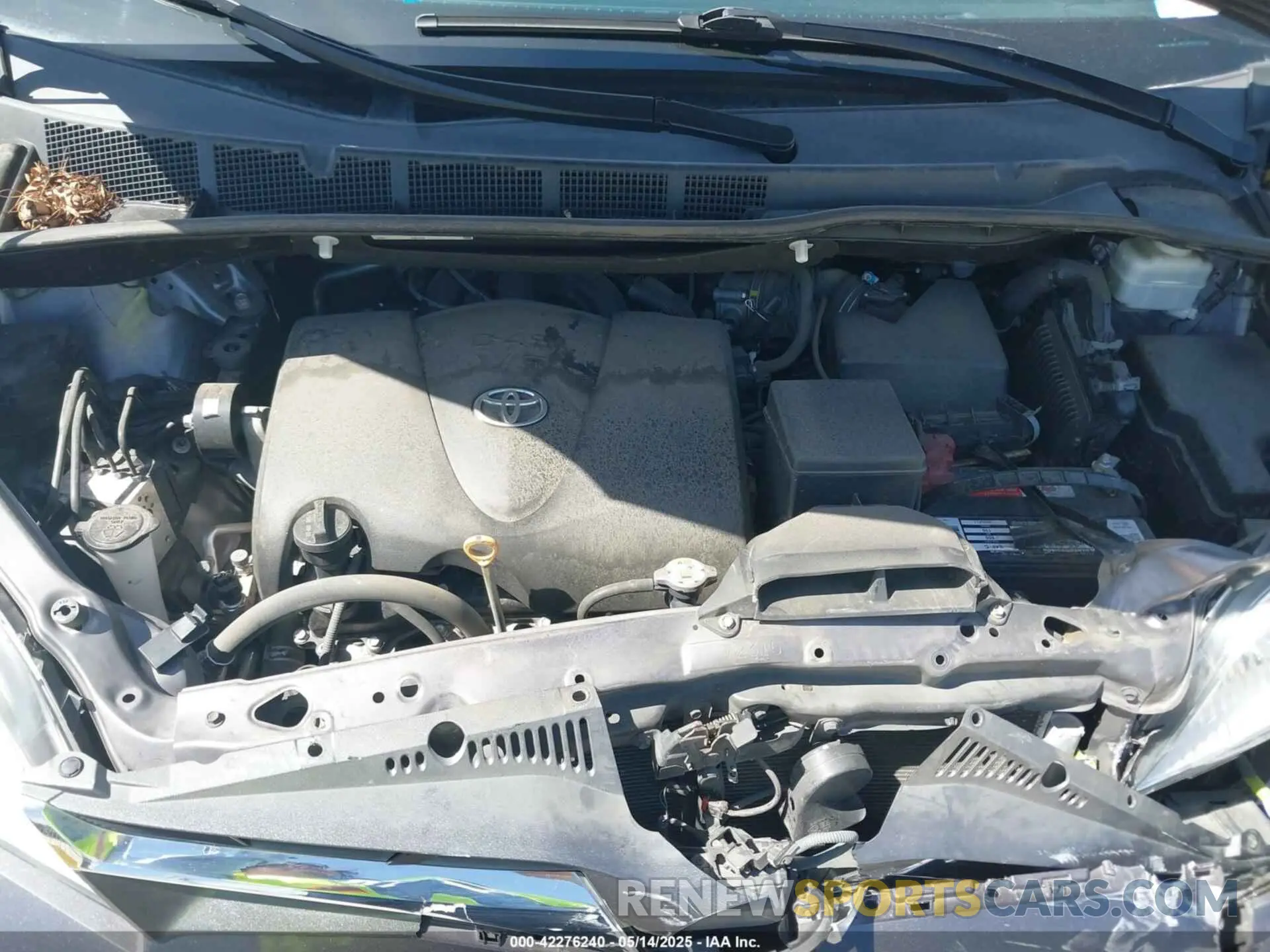 10 Photograph of a damaged car 5TDYZ3DC8KS001055 TOYOTA SIENNA 2019