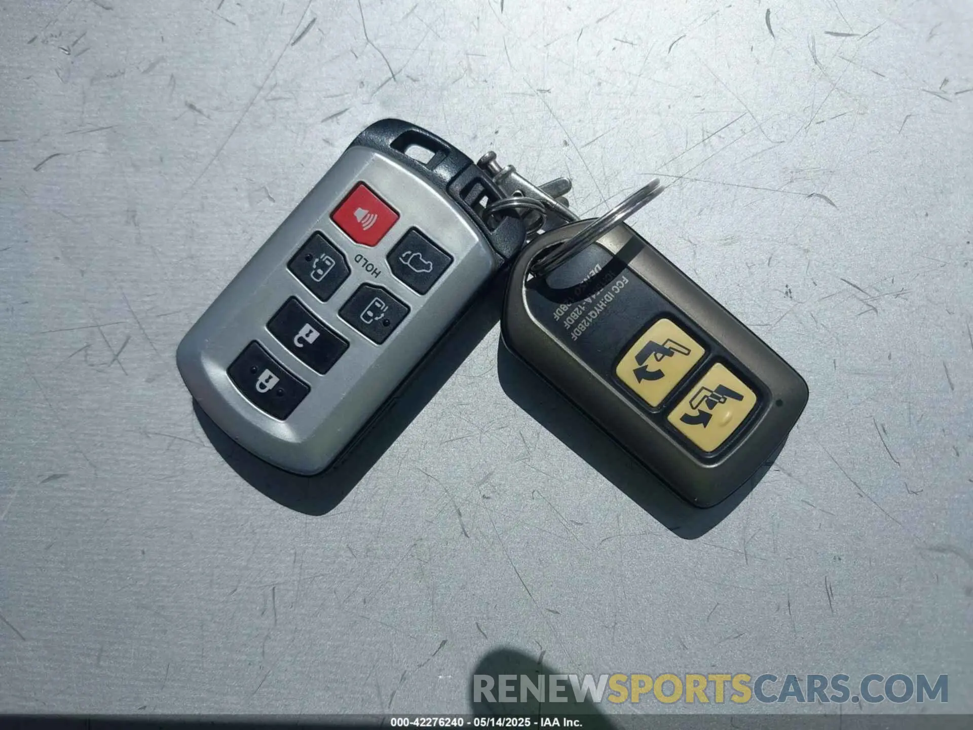 11 Photograph of a damaged car 5TDYZ3DC8KS001055 TOYOTA SIENNA 2019