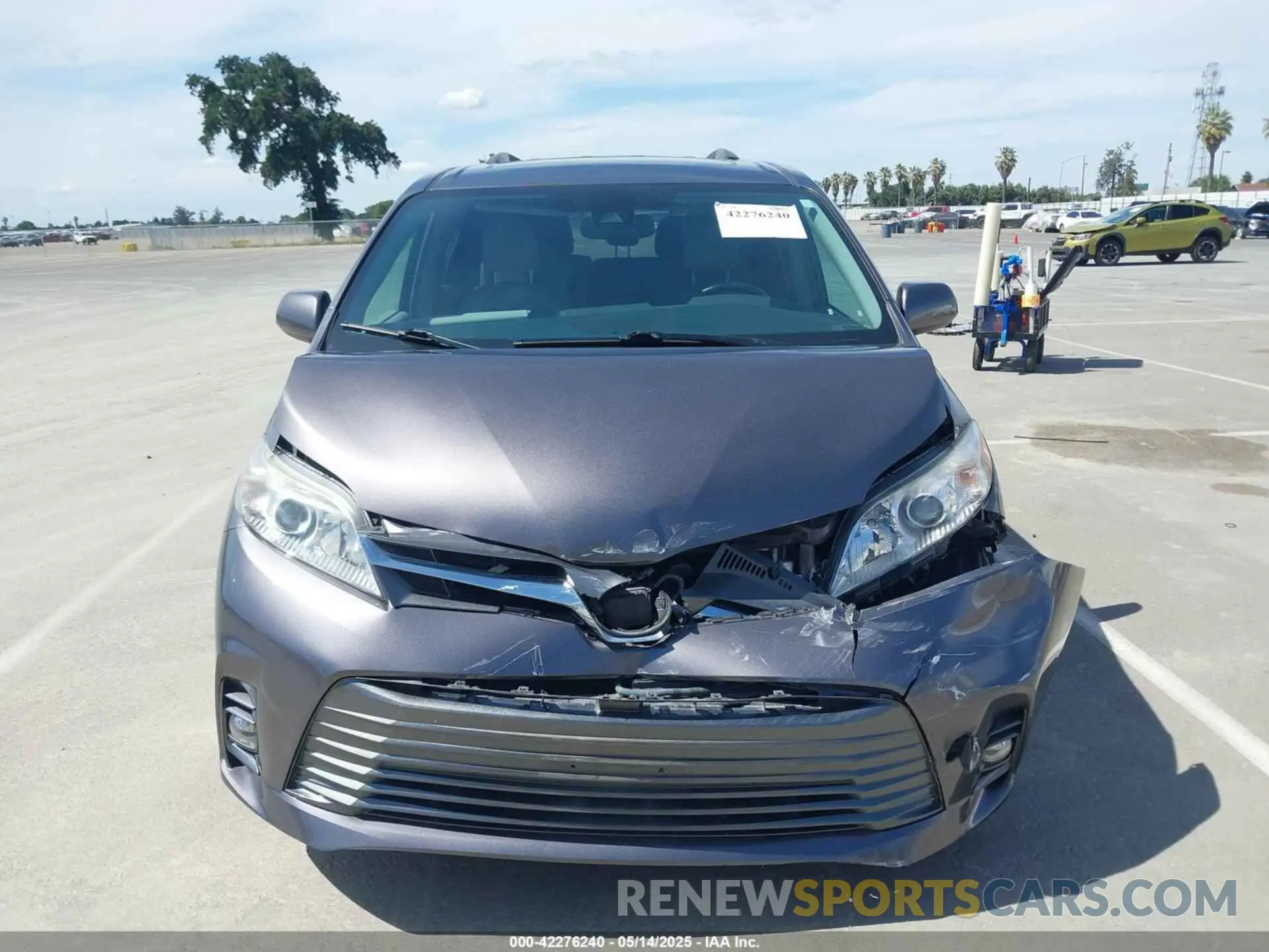12 Photograph of a damaged car 5TDYZ3DC8KS001055 TOYOTA SIENNA 2019