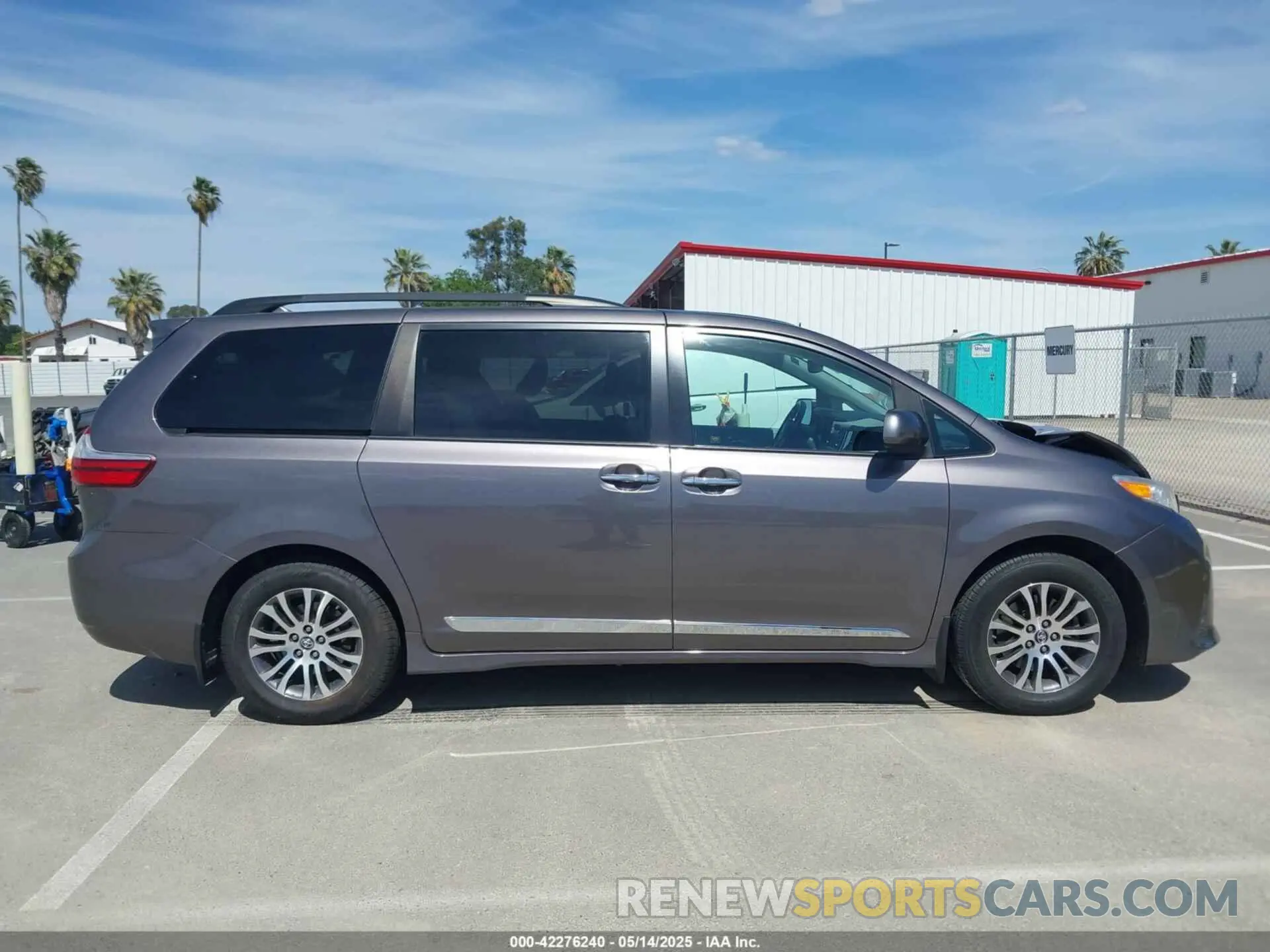 13 Photograph of a damaged car 5TDYZ3DC8KS001055 TOYOTA SIENNA 2019