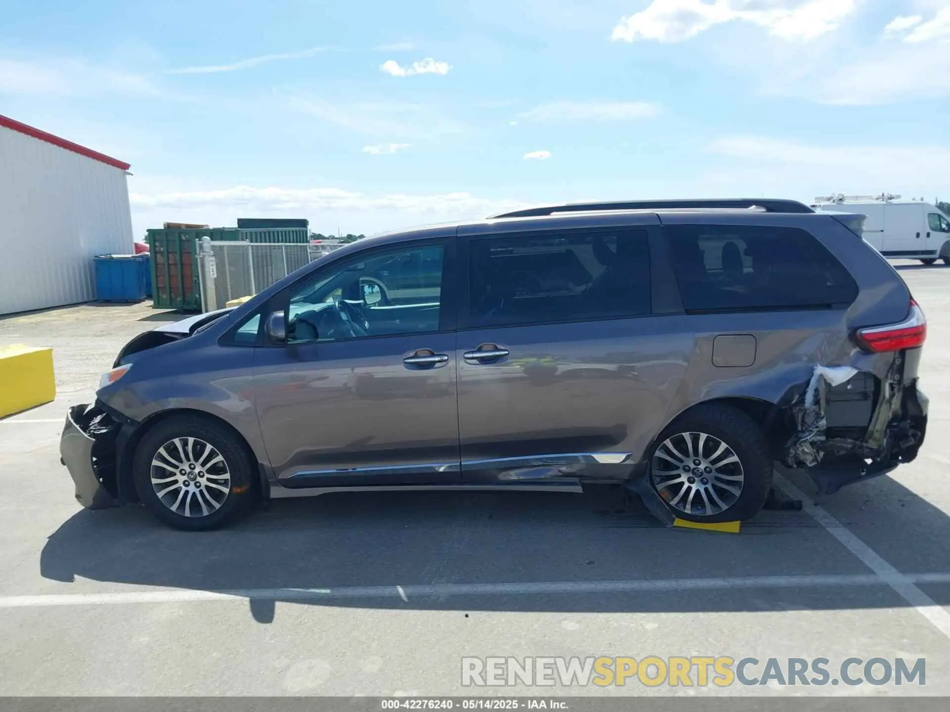 14 Photograph of a damaged car 5TDYZ3DC8KS001055 TOYOTA SIENNA 2019