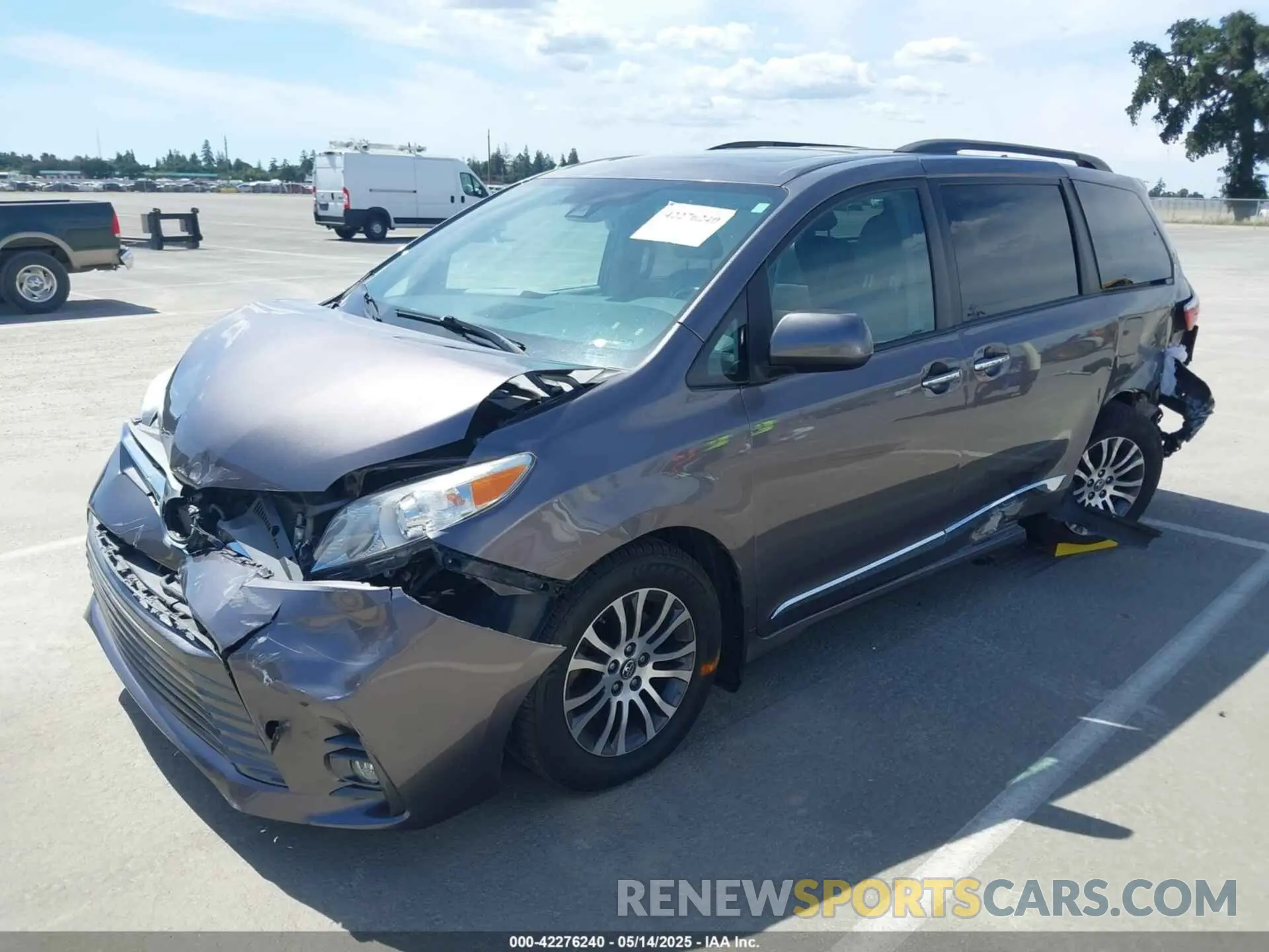 2 Photograph of a damaged car 5TDYZ3DC8KS001055 TOYOTA SIENNA 2019