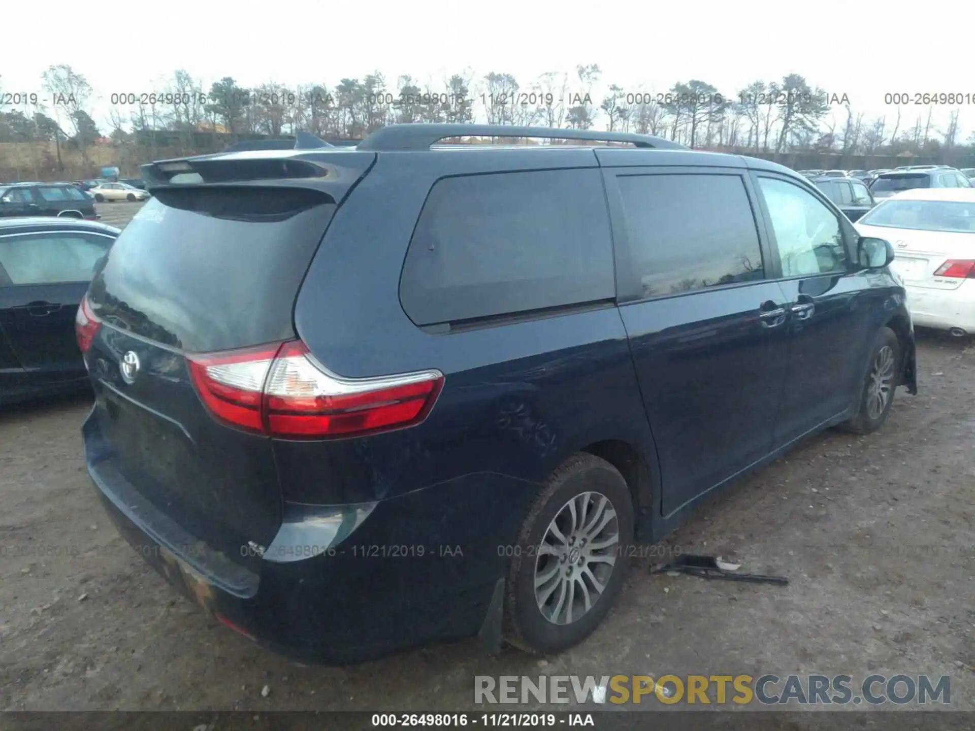 4 Photograph of a damaged car 5TDYZ3DC8KS003694 TOYOTA SIENNA 2019