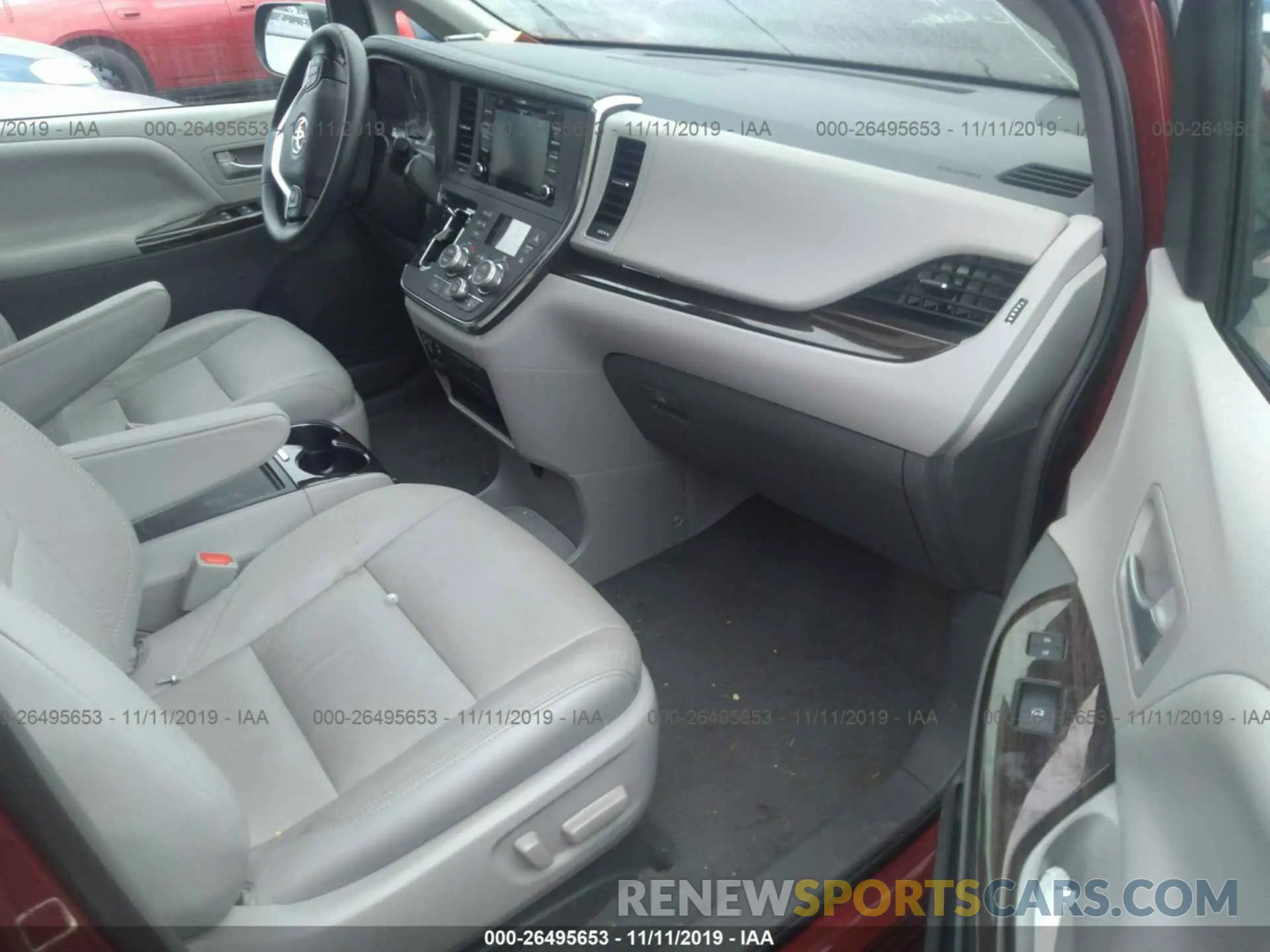 5 Photograph of a damaged car 5TDYZ3DC8KS008264 TOYOTA SIENNA 2019