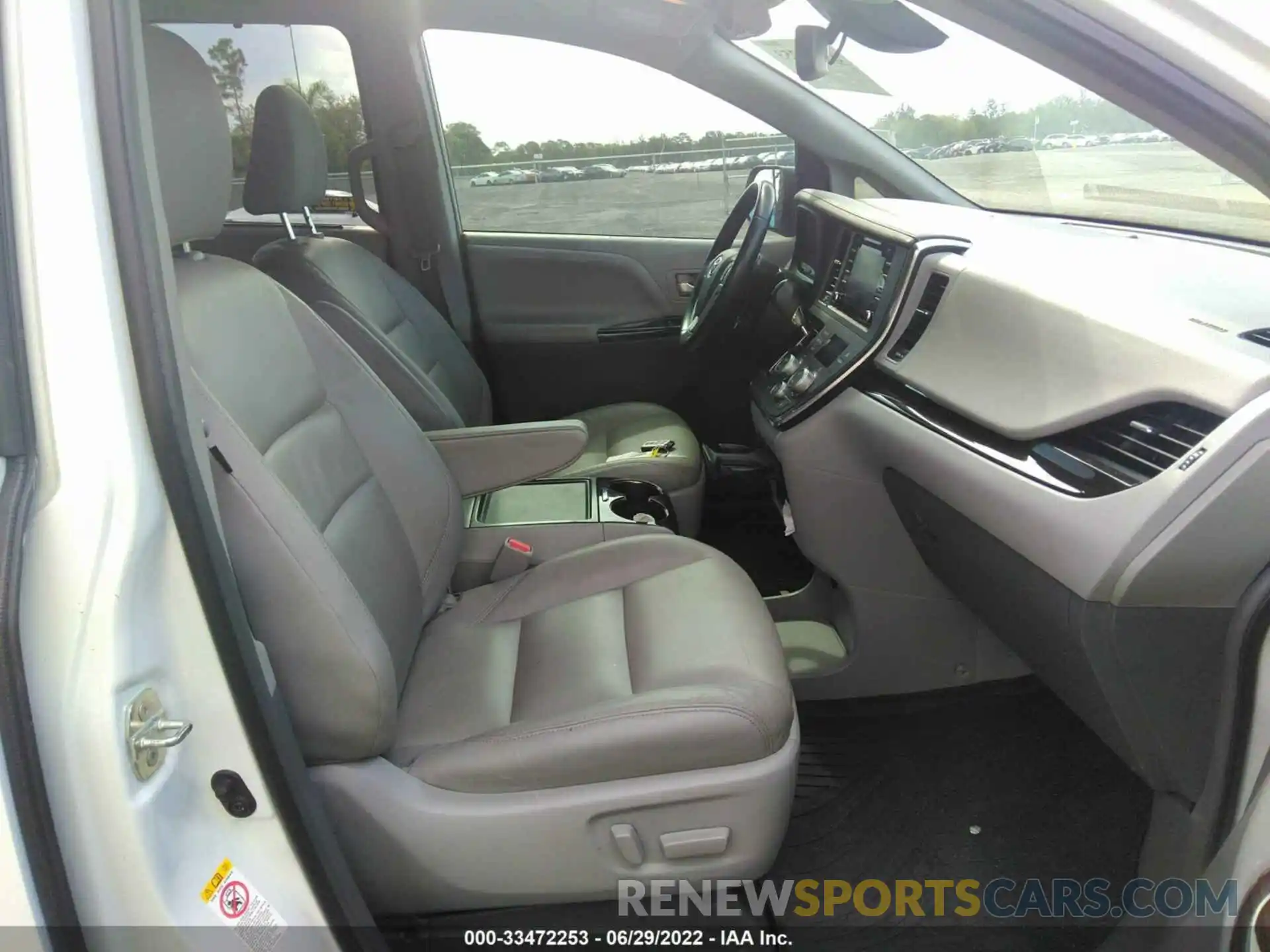 5 Photograph of a damaged car 5TDYZ3DC8KS008491 TOYOTA SIENNA 2019