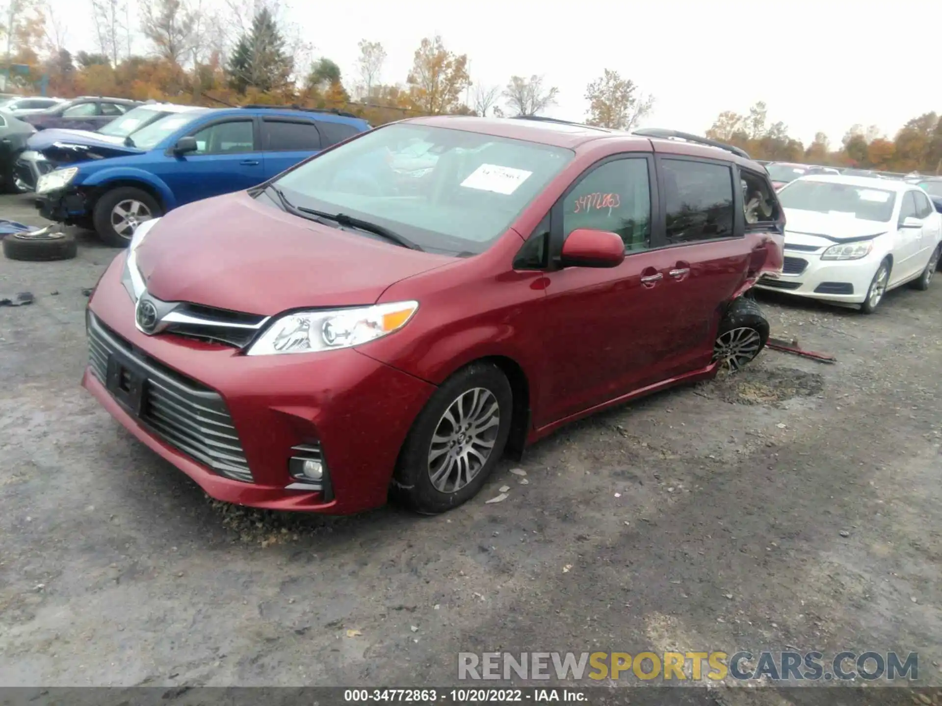 2 Photograph of a damaged car 5TDYZ3DC8KS016963 TOYOTA SIENNA 2019