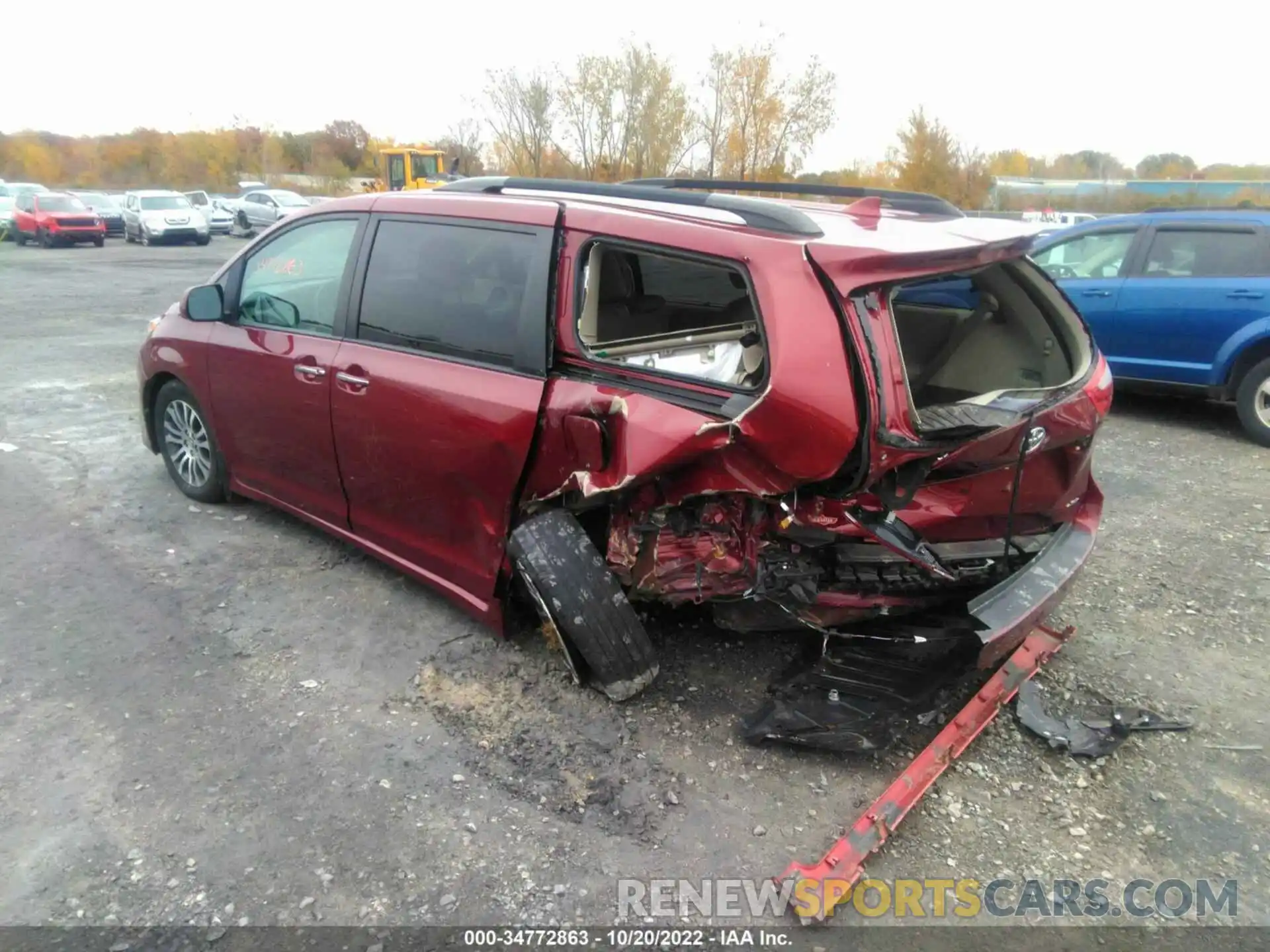 3 Photograph of a damaged car 5TDYZ3DC8KS016963 TOYOTA SIENNA 2019