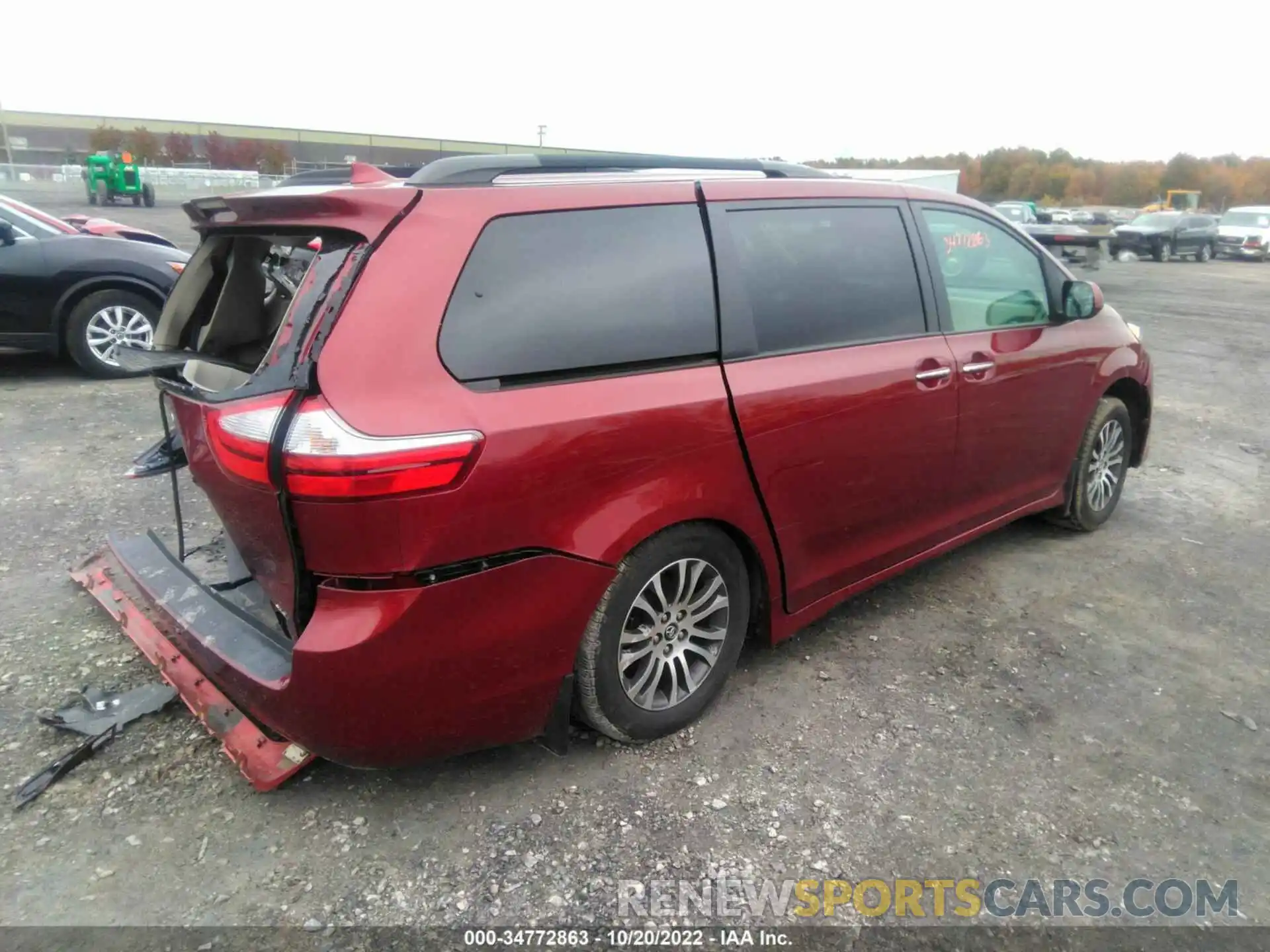 4 Photograph of a damaged car 5TDYZ3DC8KS016963 TOYOTA SIENNA 2019