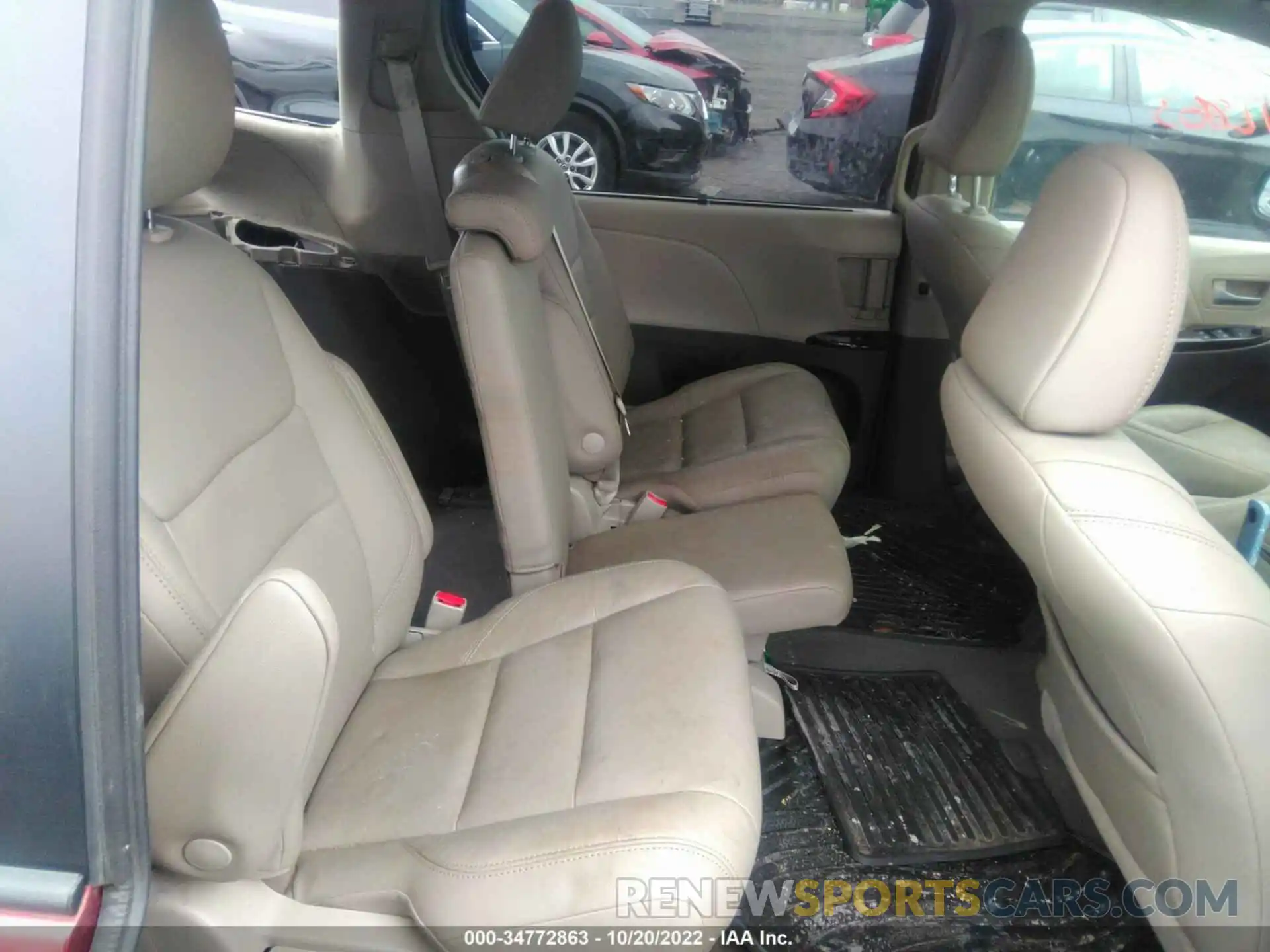 8 Photograph of a damaged car 5TDYZ3DC8KS016963 TOYOTA SIENNA 2019