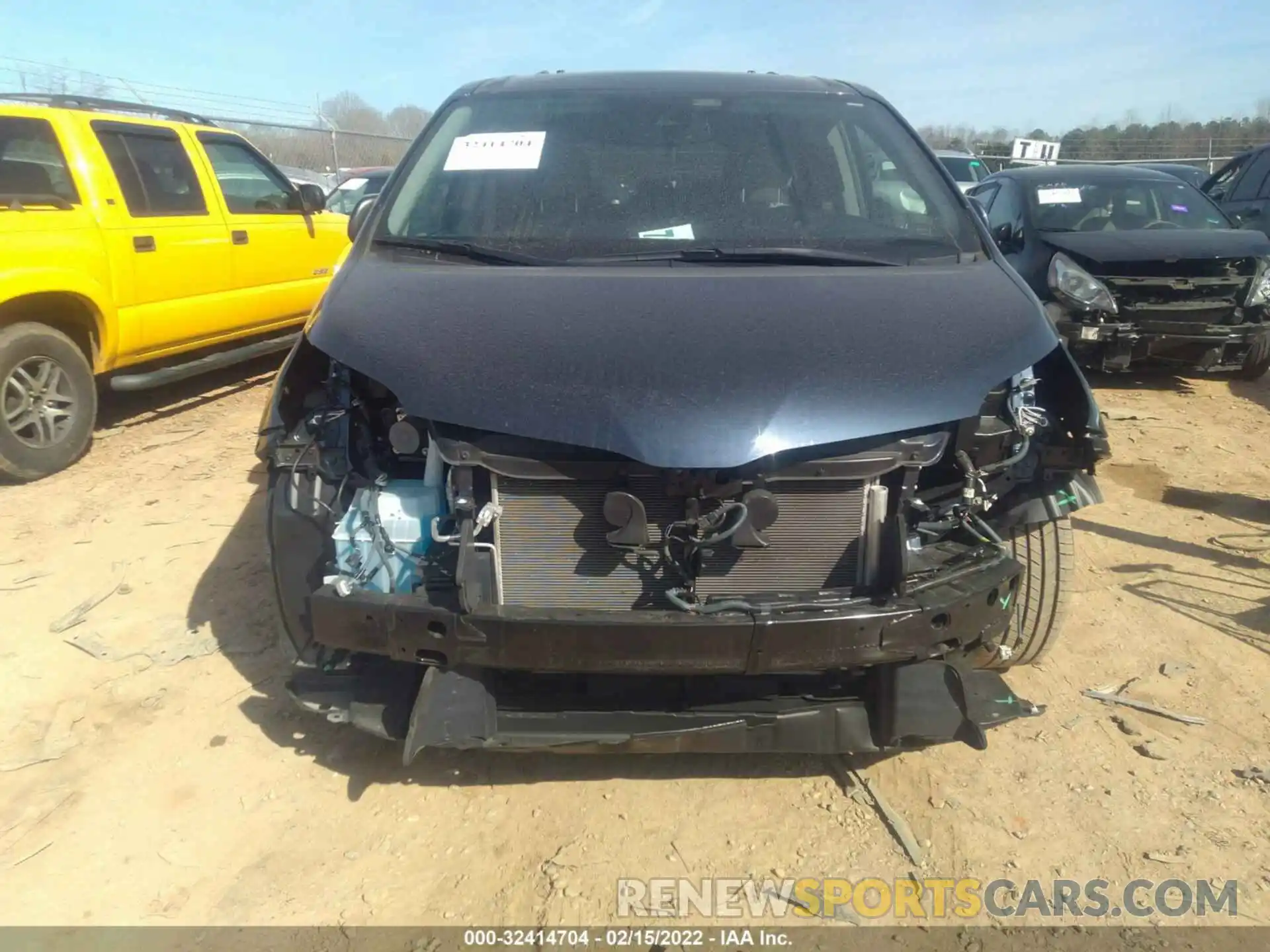 6 Photograph of a damaged car 5TDYZ3DC8KS976705 TOYOTA SIENNA 2019