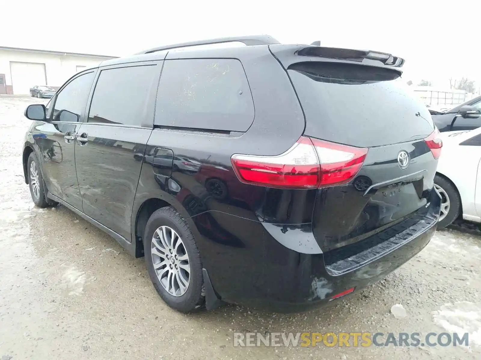 3 Photograph of a damaged car 5TDYZ3DC8KS978759 TOYOTA SIENNA 2019