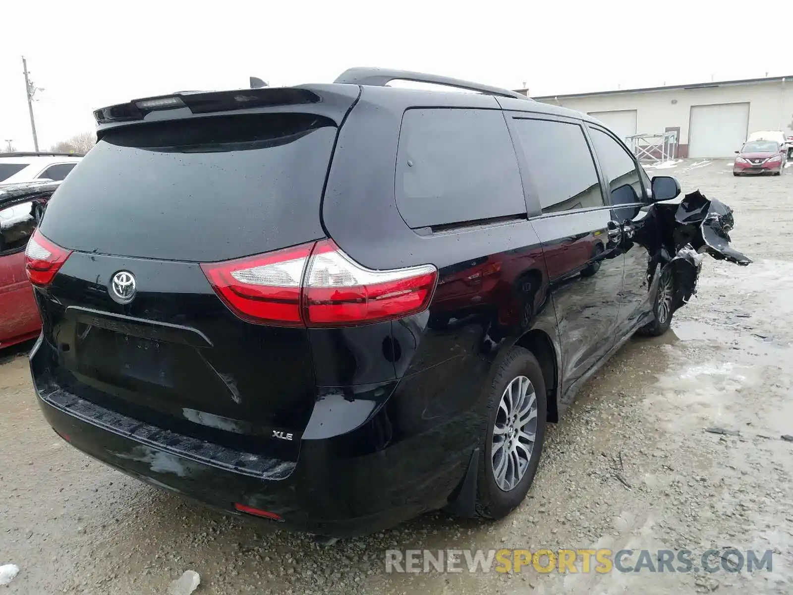 4 Photograph of a damaged car 5TDYZ3DC8KS978759 TOYOTA SIENNA 2019