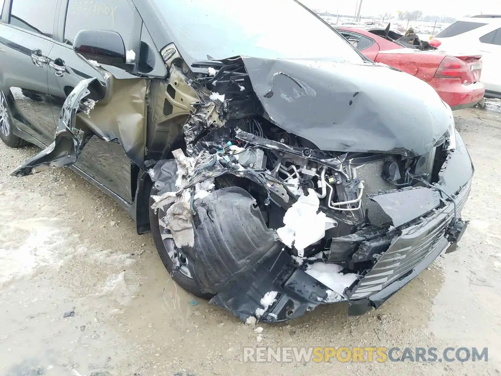 9 Photograph of a damaged car 5TDYZ3DC8KS978759 TOYOTA SIENNA 2019