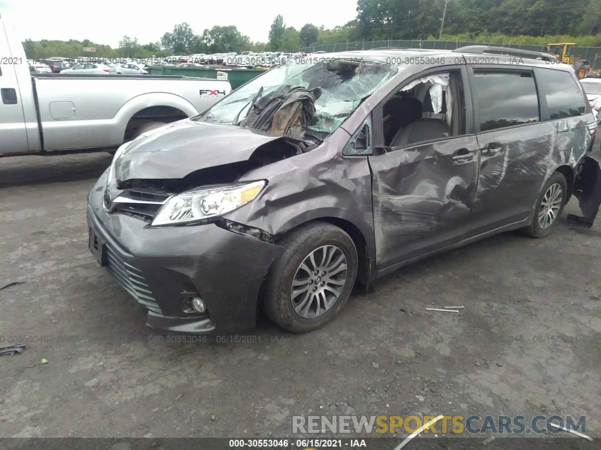 2 Photograph of a damaged car 5TDYZ3DC8KS981970 TOYOTA SIENNA 2019