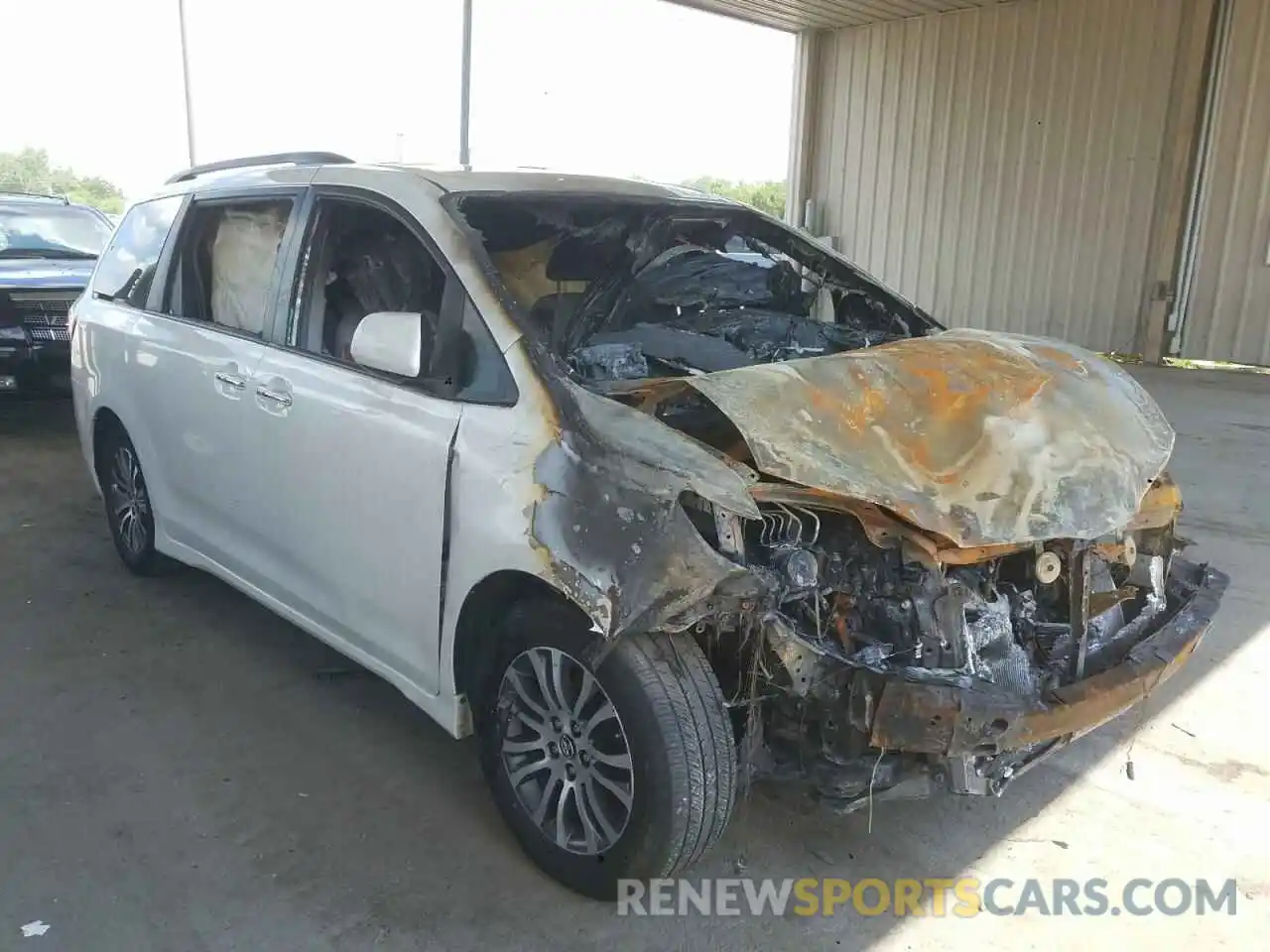 1 Photograph of a damaged car 5TDYZ3DC8KS988319 TOYOTA SIENNA 2019