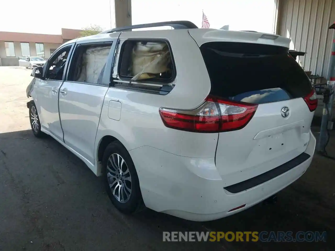 3 Photograph of a damaged car 5TDYZ3DC8KS988319 TOYOTA SIENNA 2019