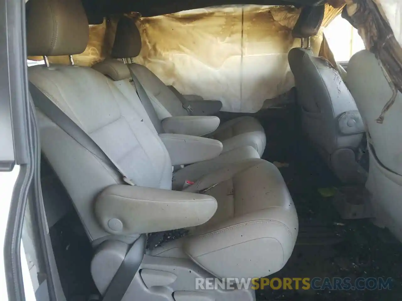 6 Photograph of a damaged car 5TDYZ3DC8KS988319 TOYOTA SIENNA 2019