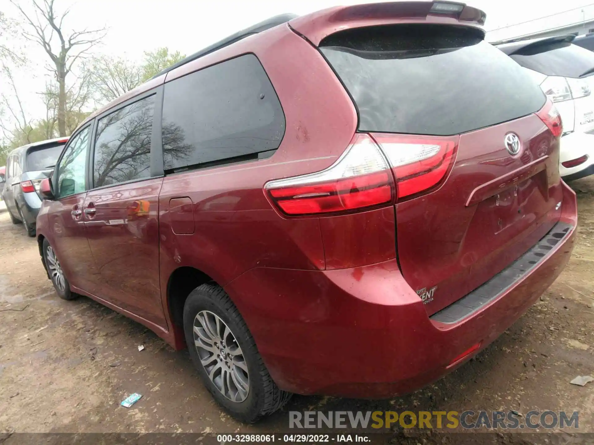 3 Photograph of a damaged car 5TDYZ3DC9KS001291 TOYOTA SIENNA 2019