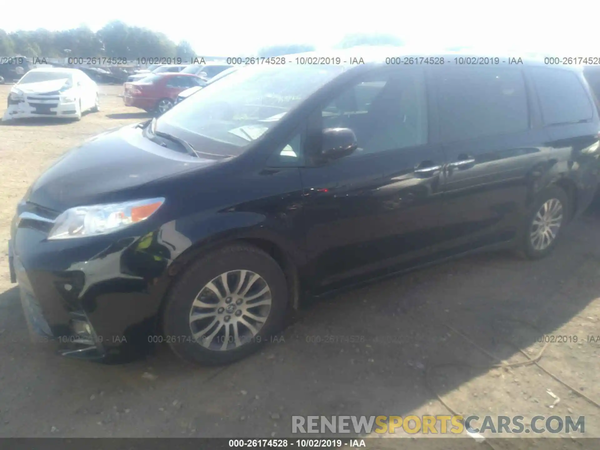 2 Photograph of a damaged car 5TDYZ3DC9KS001520 TOYOTA SIENNA 2019