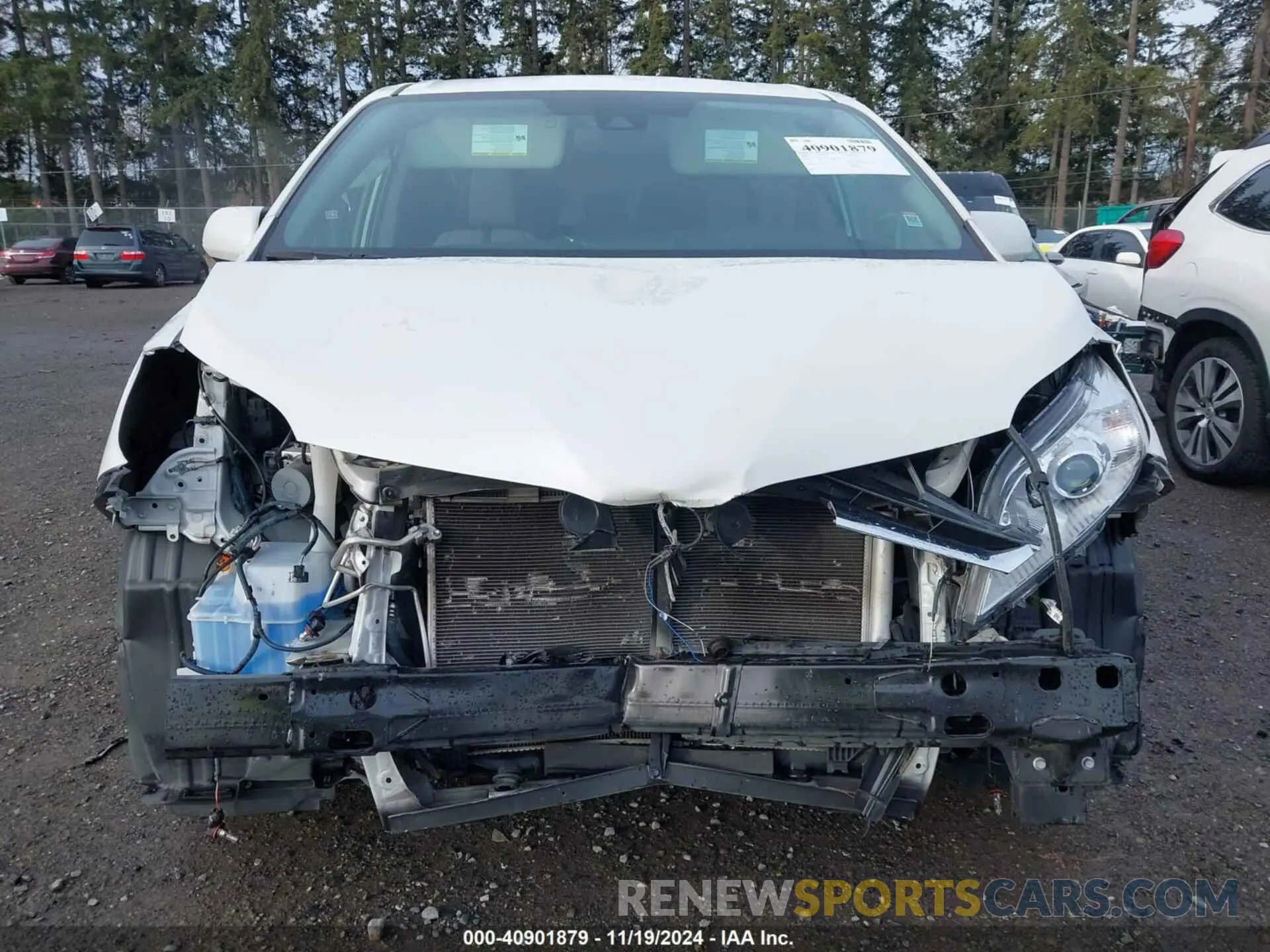13 Photograph of a damaged car 5TDYZ3DC9KS006832 TOYOTA SIENNA 2019