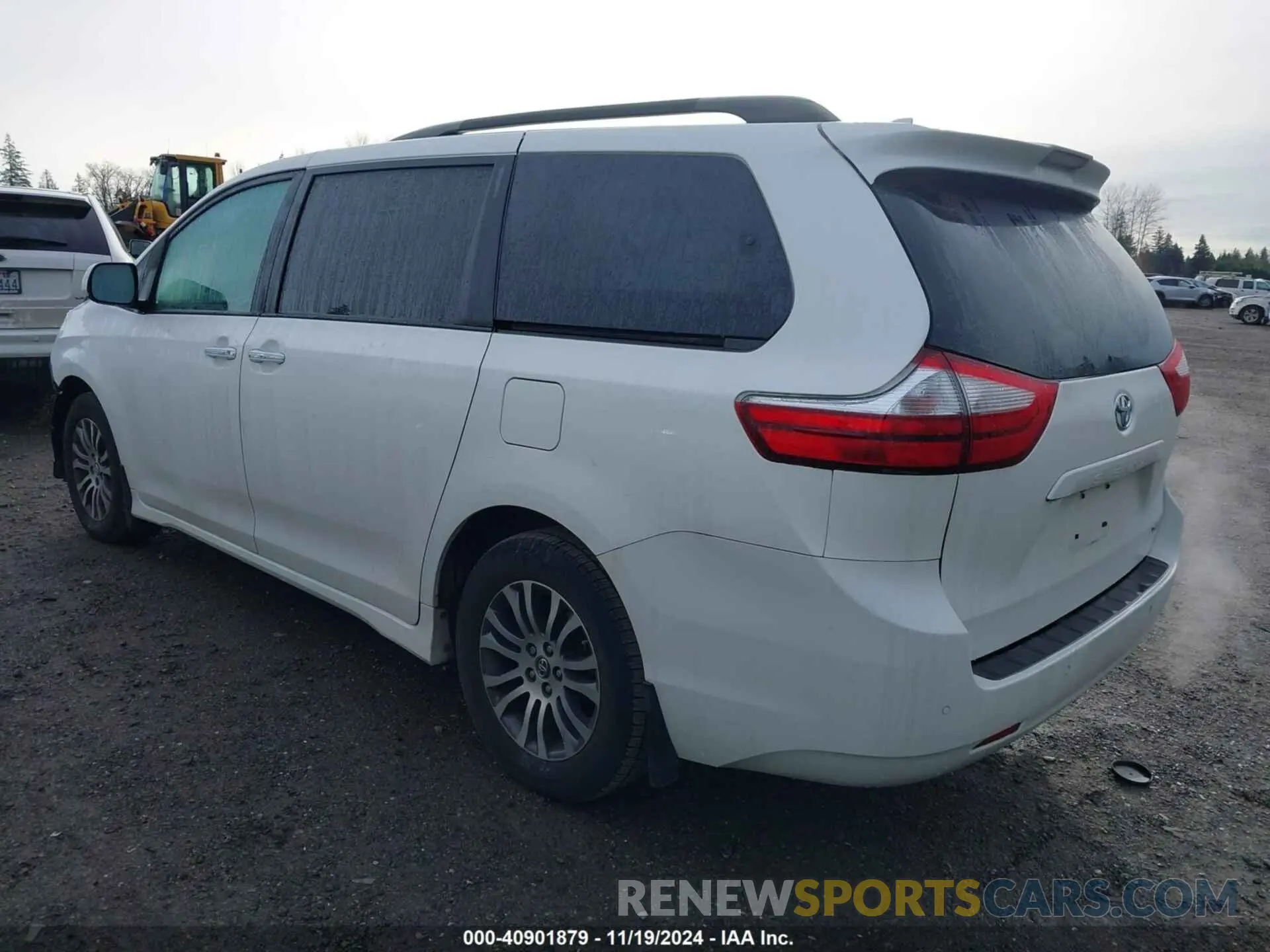 3 Photograph of a damaged car 5TDYZ3DC9KS006832 TOYOTA SIENNA 2019