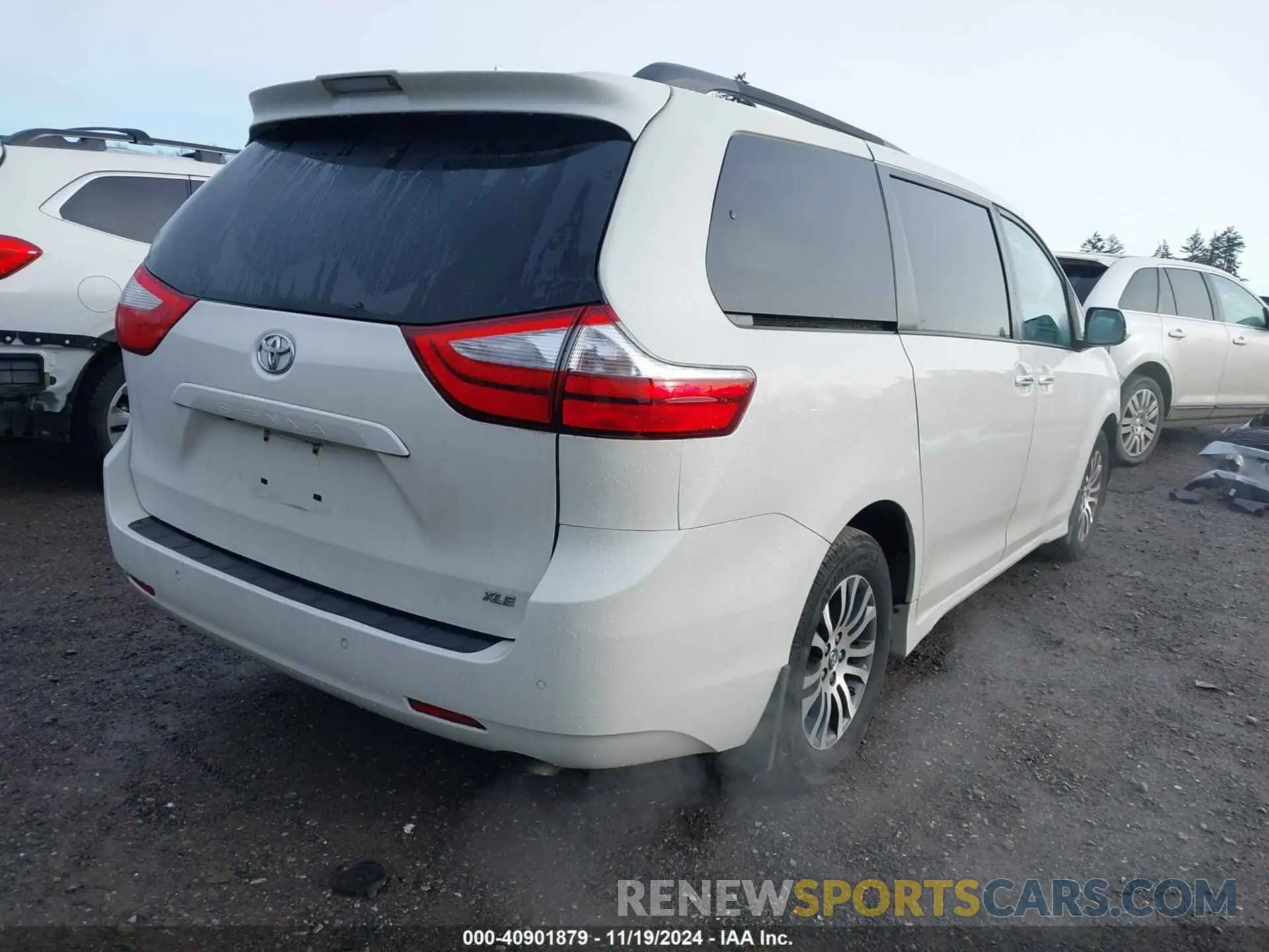 4 Photograph of a damaged car 5TDYZ3DC9KS006832 TOYOTA SIENNA 2019