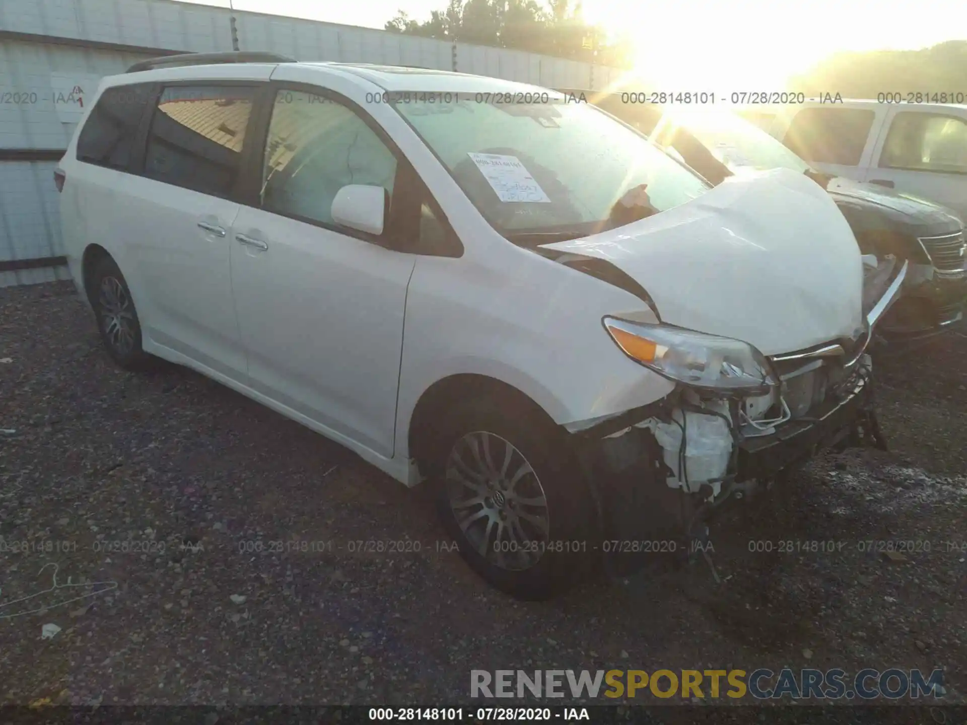 1 Photograph of a damaged car 5TDYZ3DC9KS016647 TOYOTA SIENNA 2019