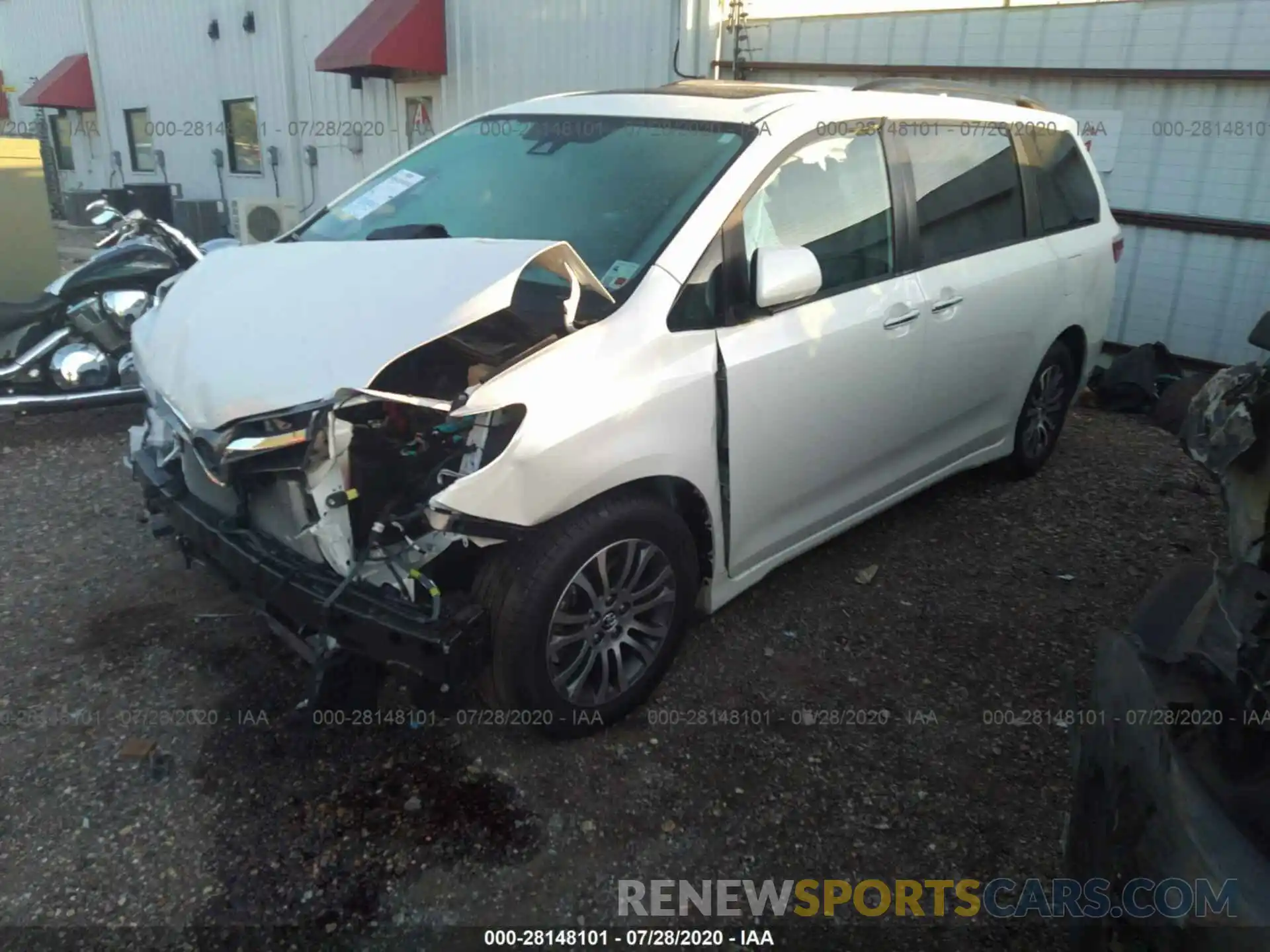 2 Photograph of a damaged car 5TDYZ3DC9KS016647 TOYOTA SIENNA 2019