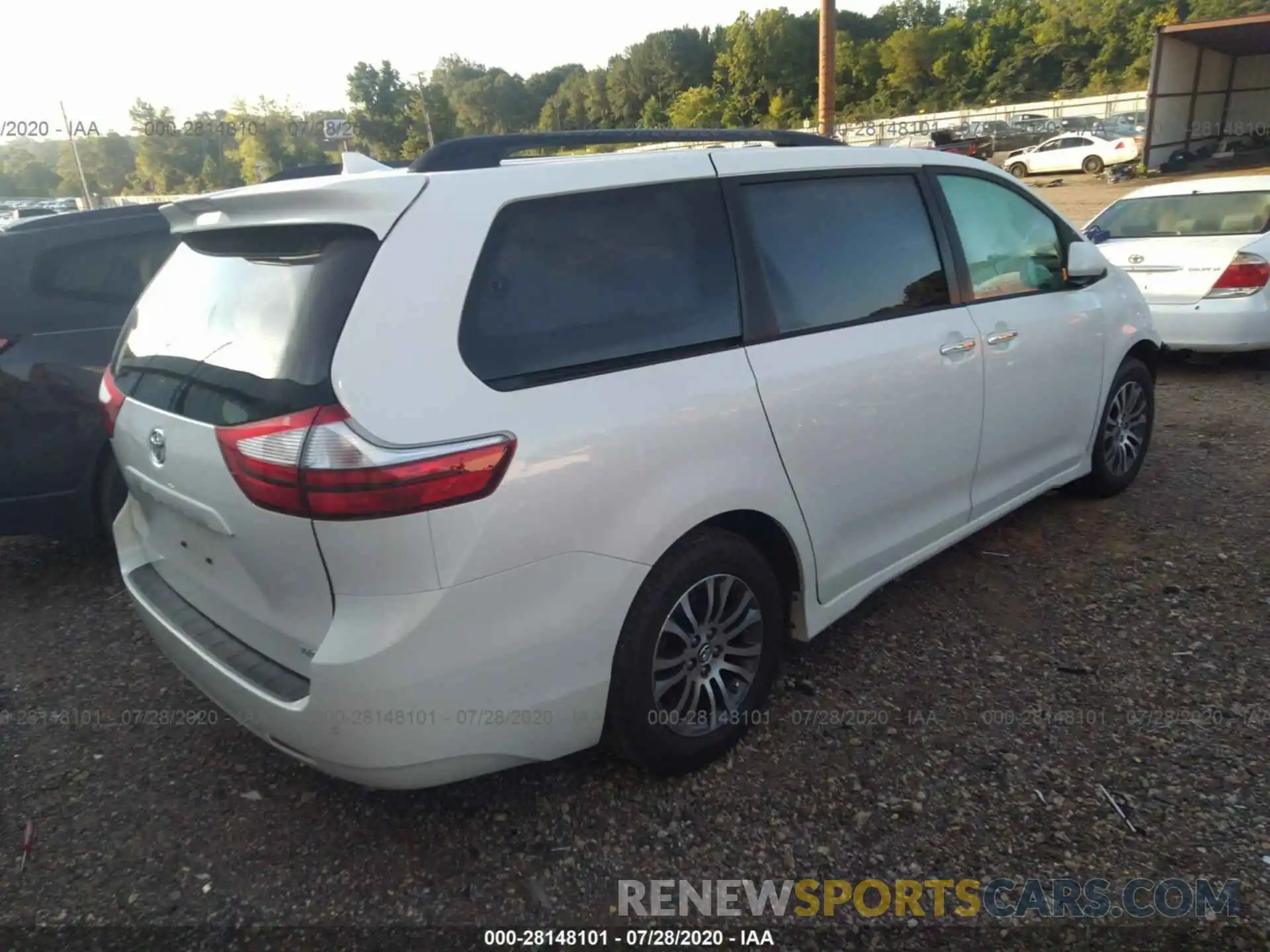 4 Photograph of a damaged car 5TDYZ3DC9KS016647 TOYOTA SIENNA 2019