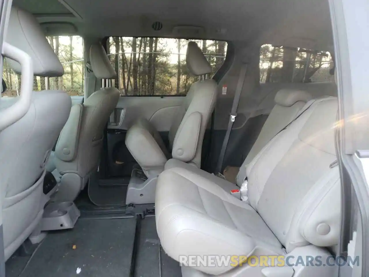 6 Photograph of a damaged car 5TDYZ3DC9KS017488 TOYOTA SIENNA 2019