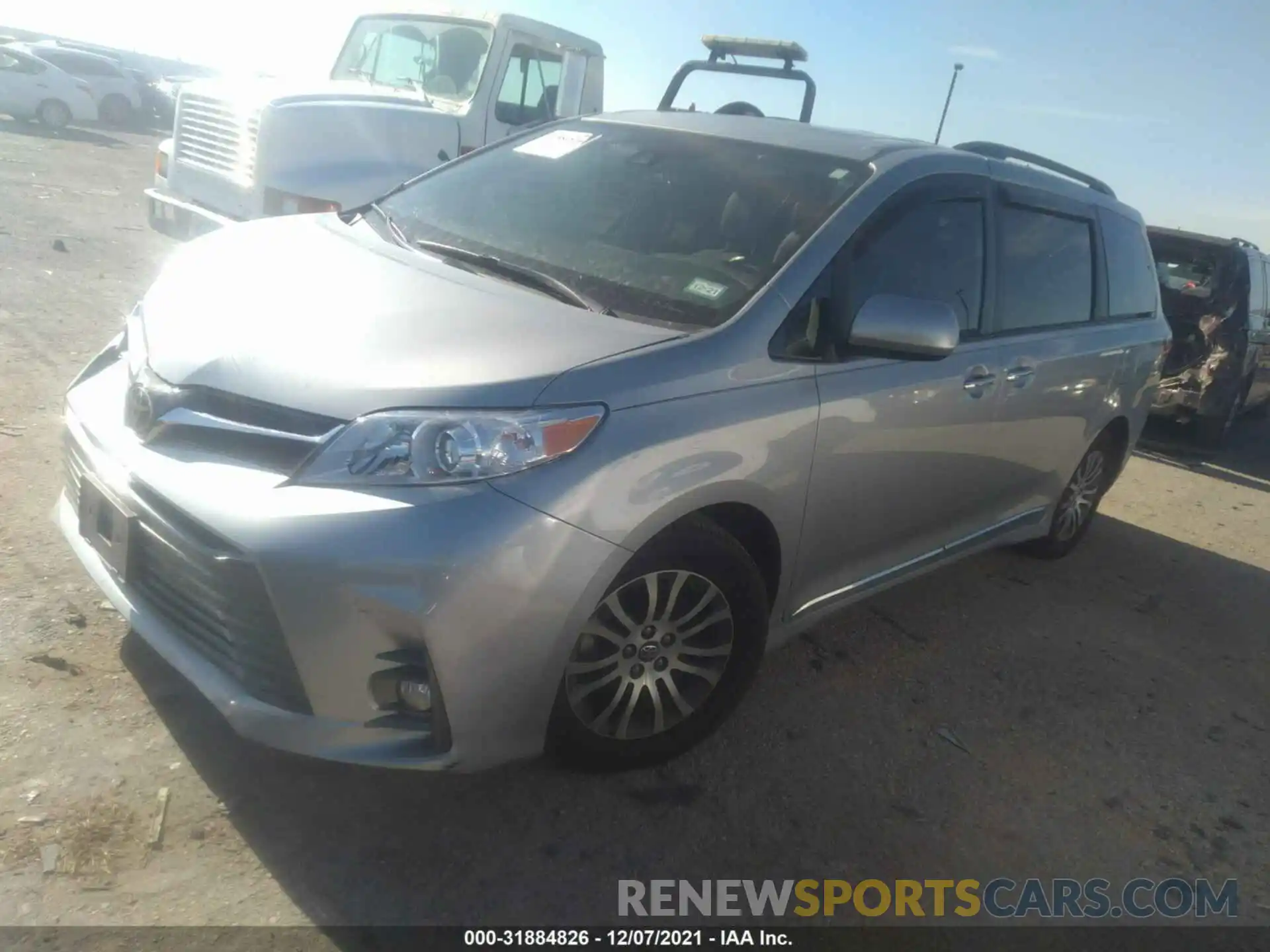 2 Photograph of a damaged car 5TDYZ3DC9KS966104 TOYOTA SIENNA 2019