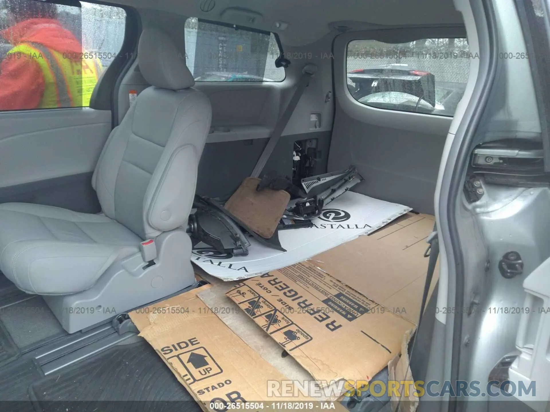 8 Photograph of a damaged car 5TDYZ3DC9KS972937 TOYOTA SIENNA 2019
