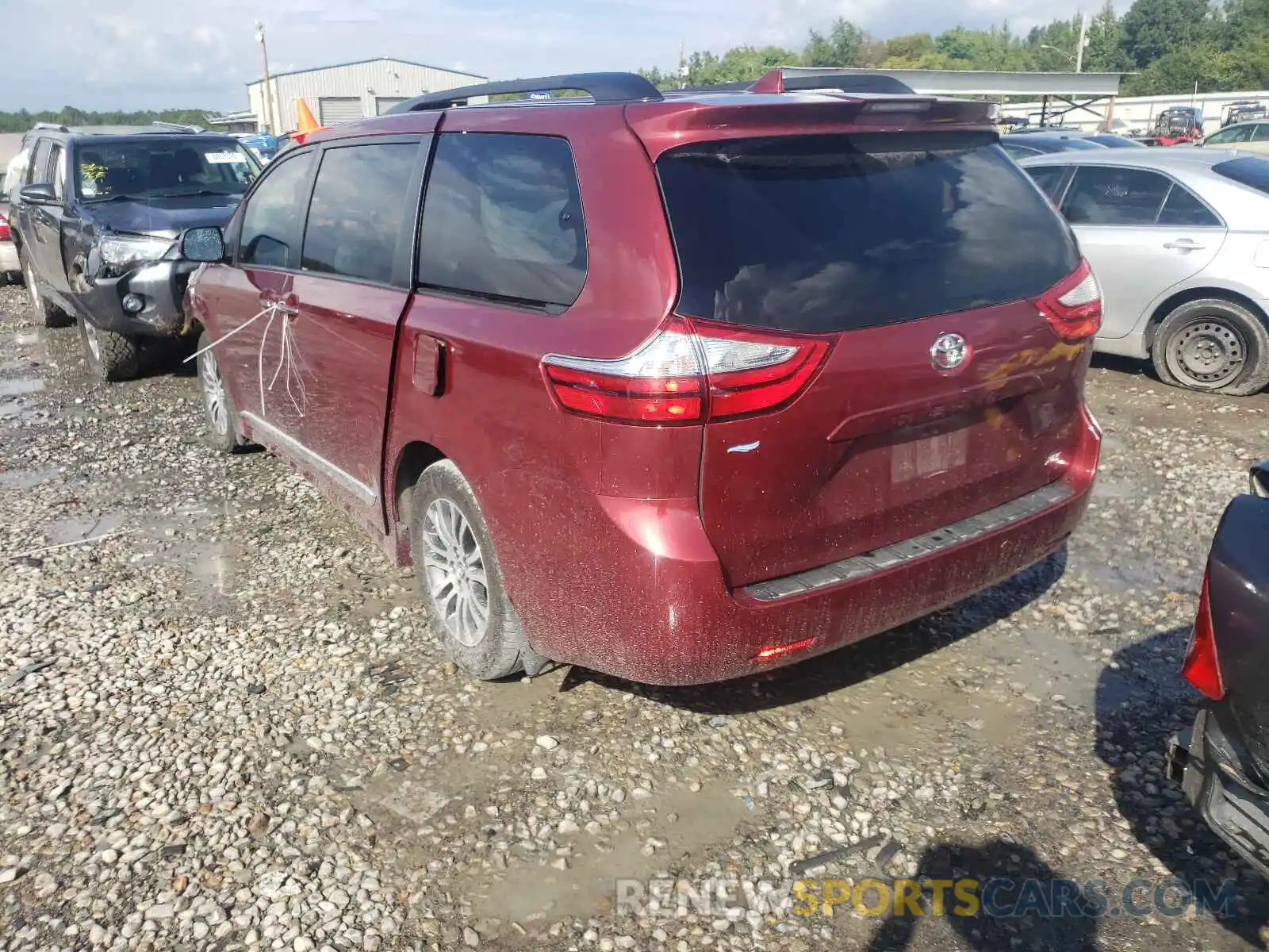 3 Photograph of a damaged car 5TDYZ3DC9KS973652 TOYOTA SIENNA 2019