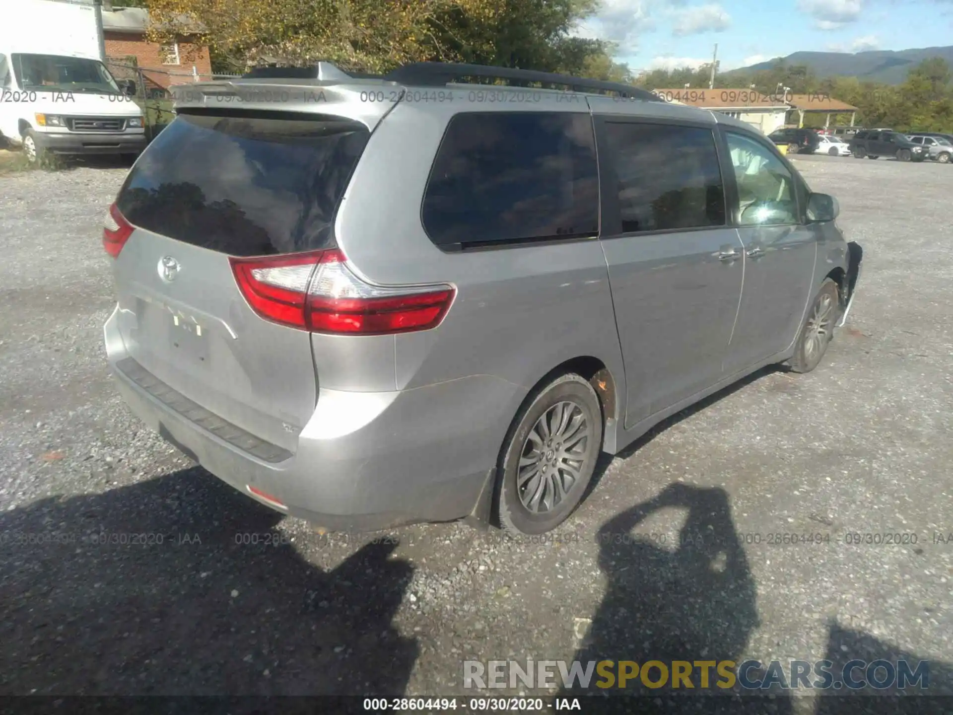 4 Photograph of a damaged car 5TDYZ3DC9KS974302 TOYOTA SIENNA 2019