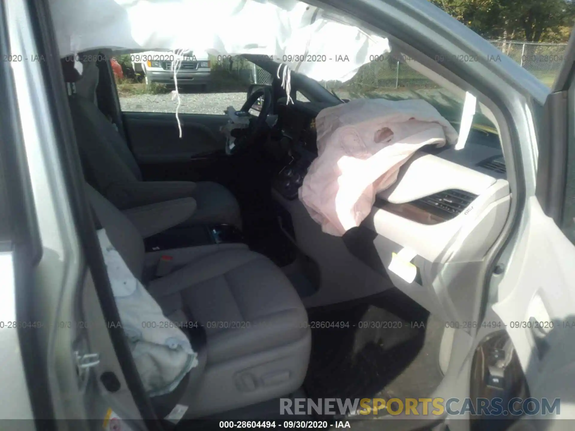 5 Photograph of a damaged car 5TDYZ3DC9KS974302 TOYOTA SIENNA 2019