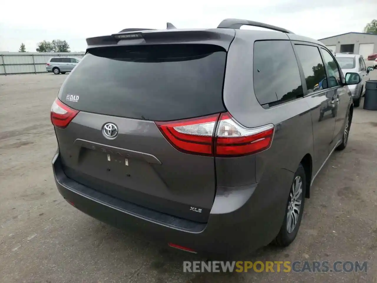 4 Photograph of a damaged car 5TDYZ3DC9KS978365 TOYOTA SIENNA 2019