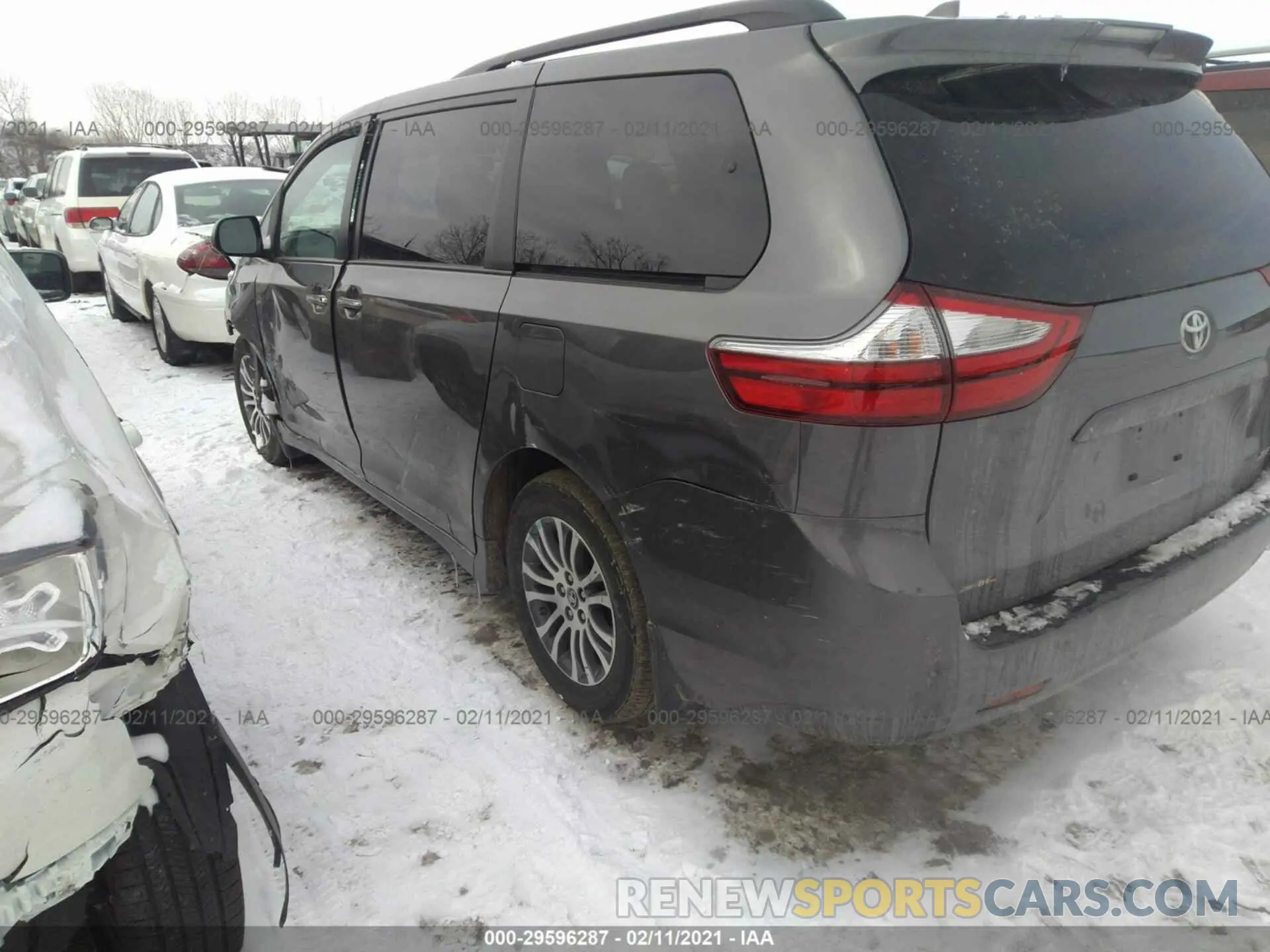 3 Photograph of a damaged car 5TDYZ3DC9KS980729 TOYOTA SIENNA 2019
